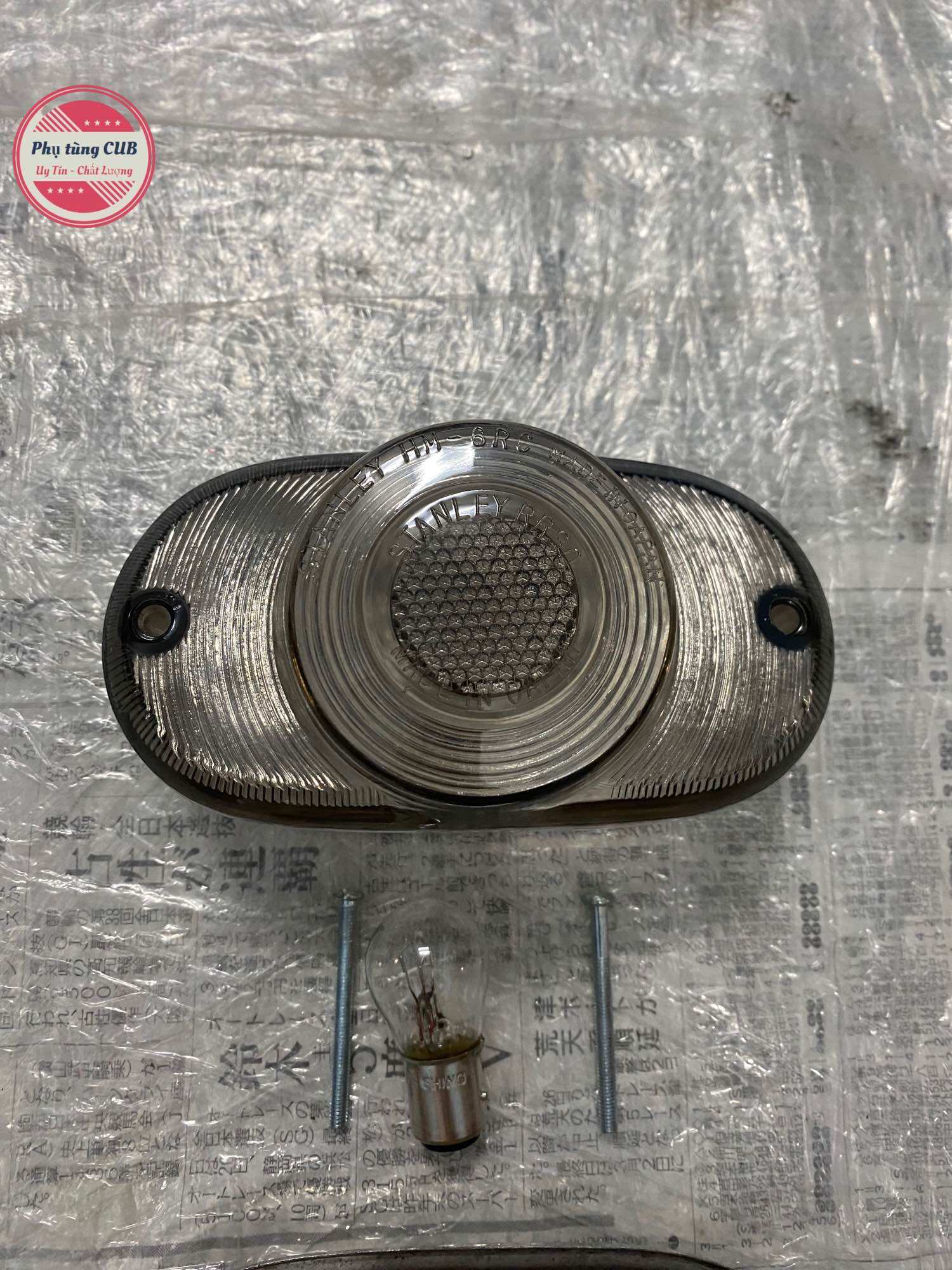 Đèn hậu cub 78 chụp khói đế inox