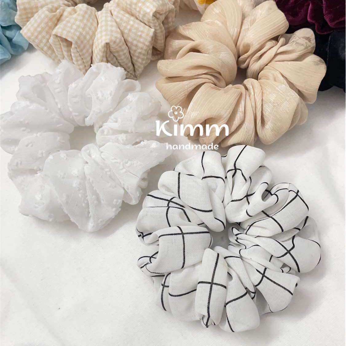 KIMM Handmade Scrunchies cột tóc voan tơ hoạ tiết kẻ nền trắng mềm mịn, thanh lịch