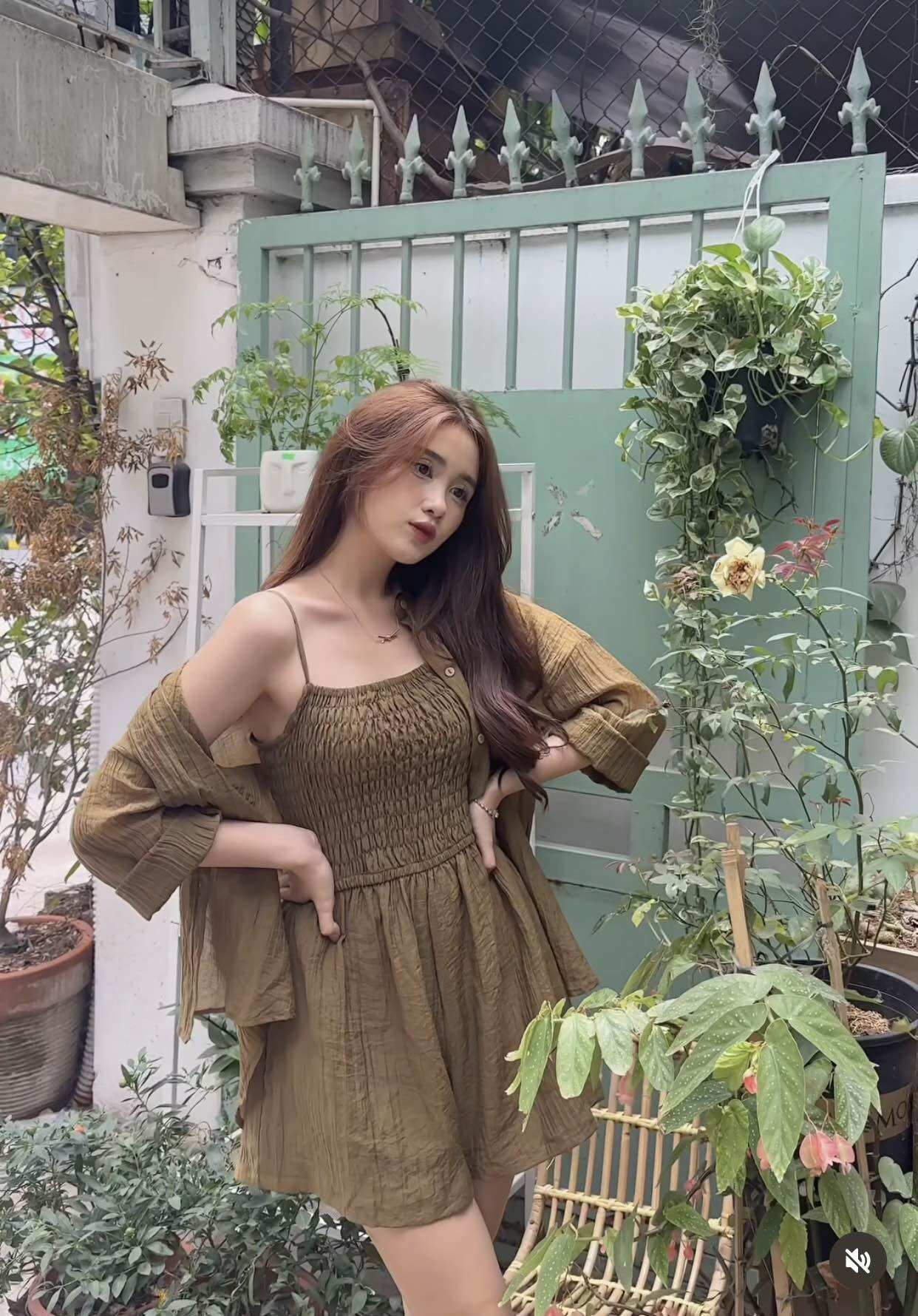 Set Jumsuit cộc kèm áo sơ mi chất tơ nhăn
