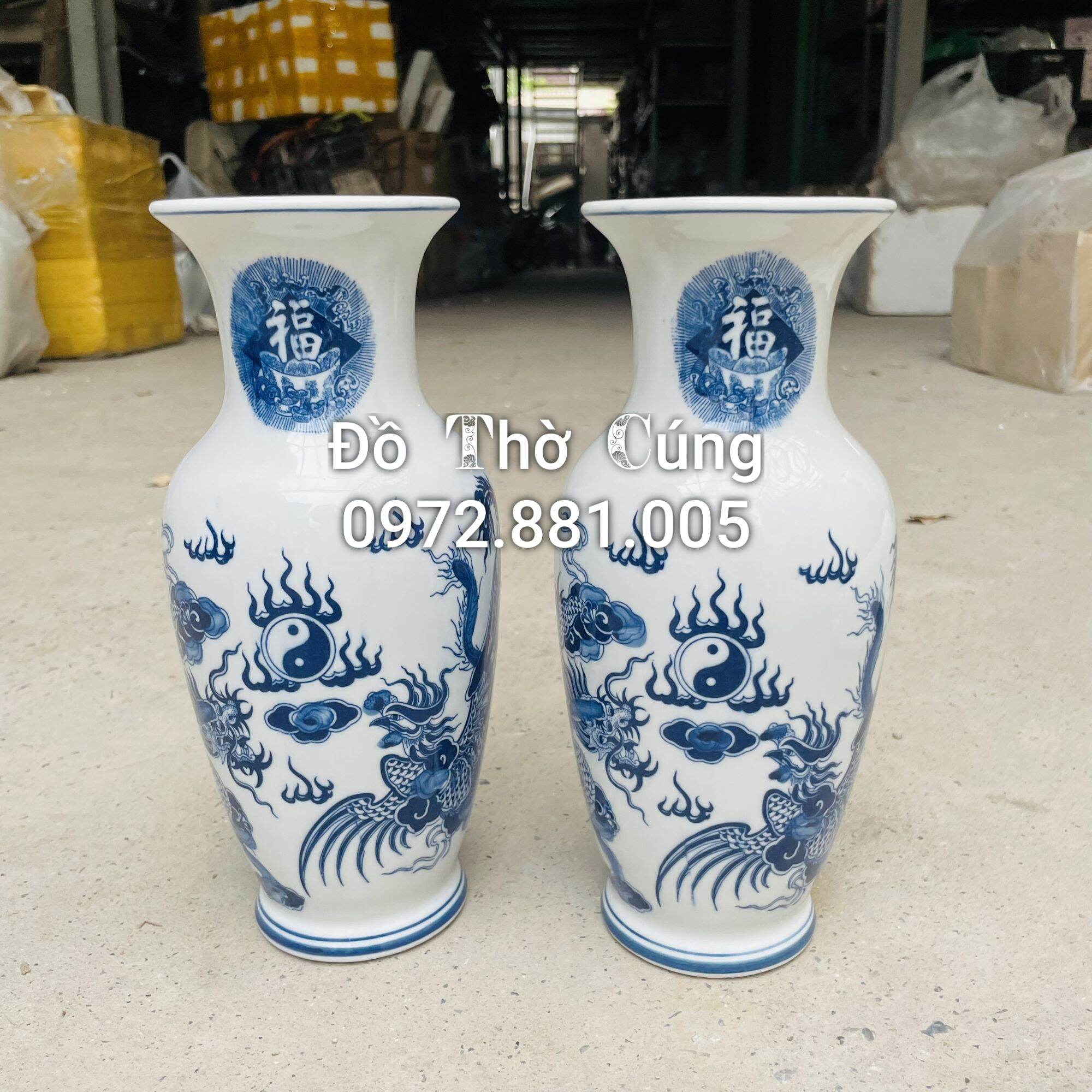 Lọ lục bình cắm hoa men lam