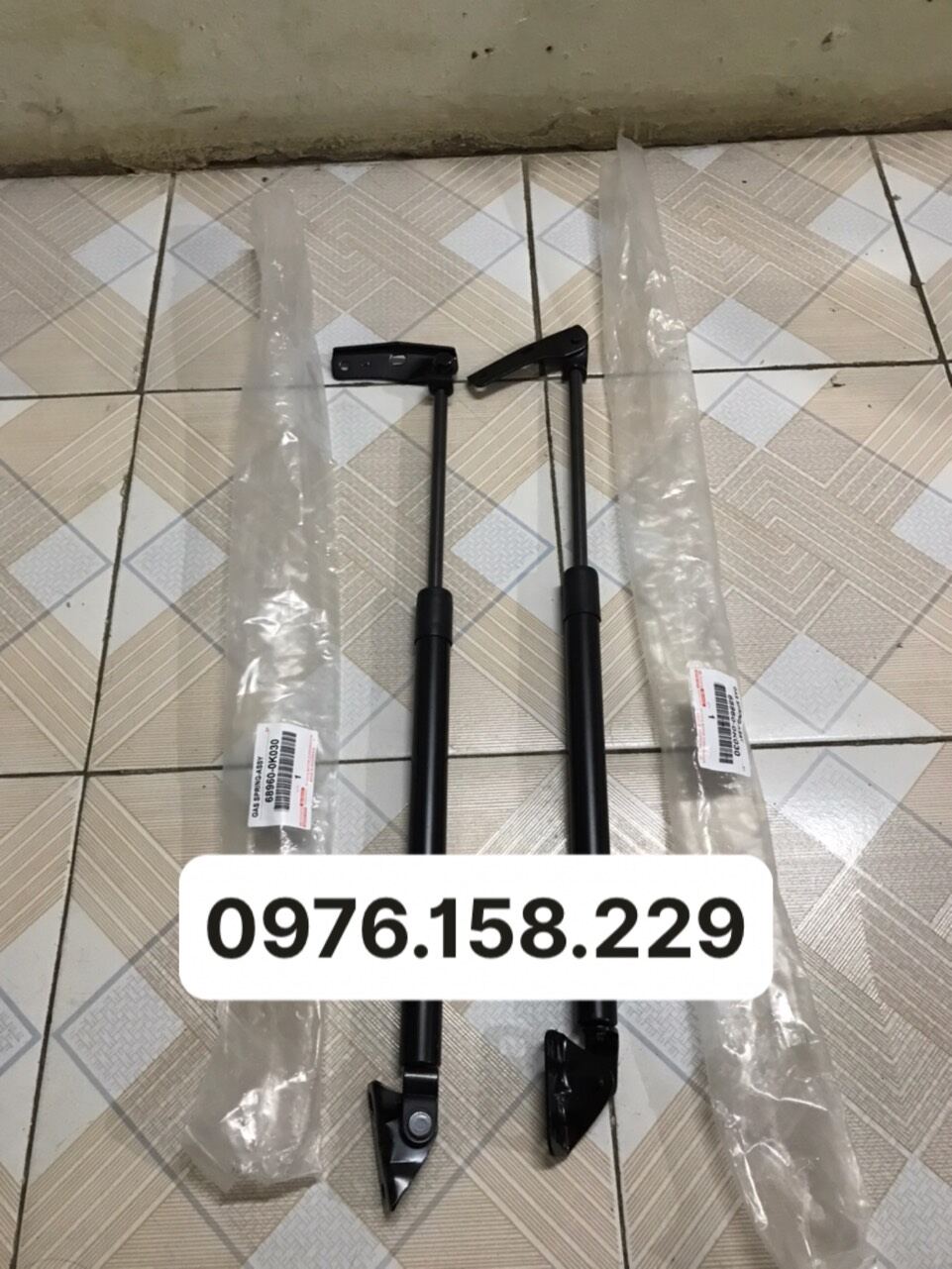 Ty chống cốp toyota innova