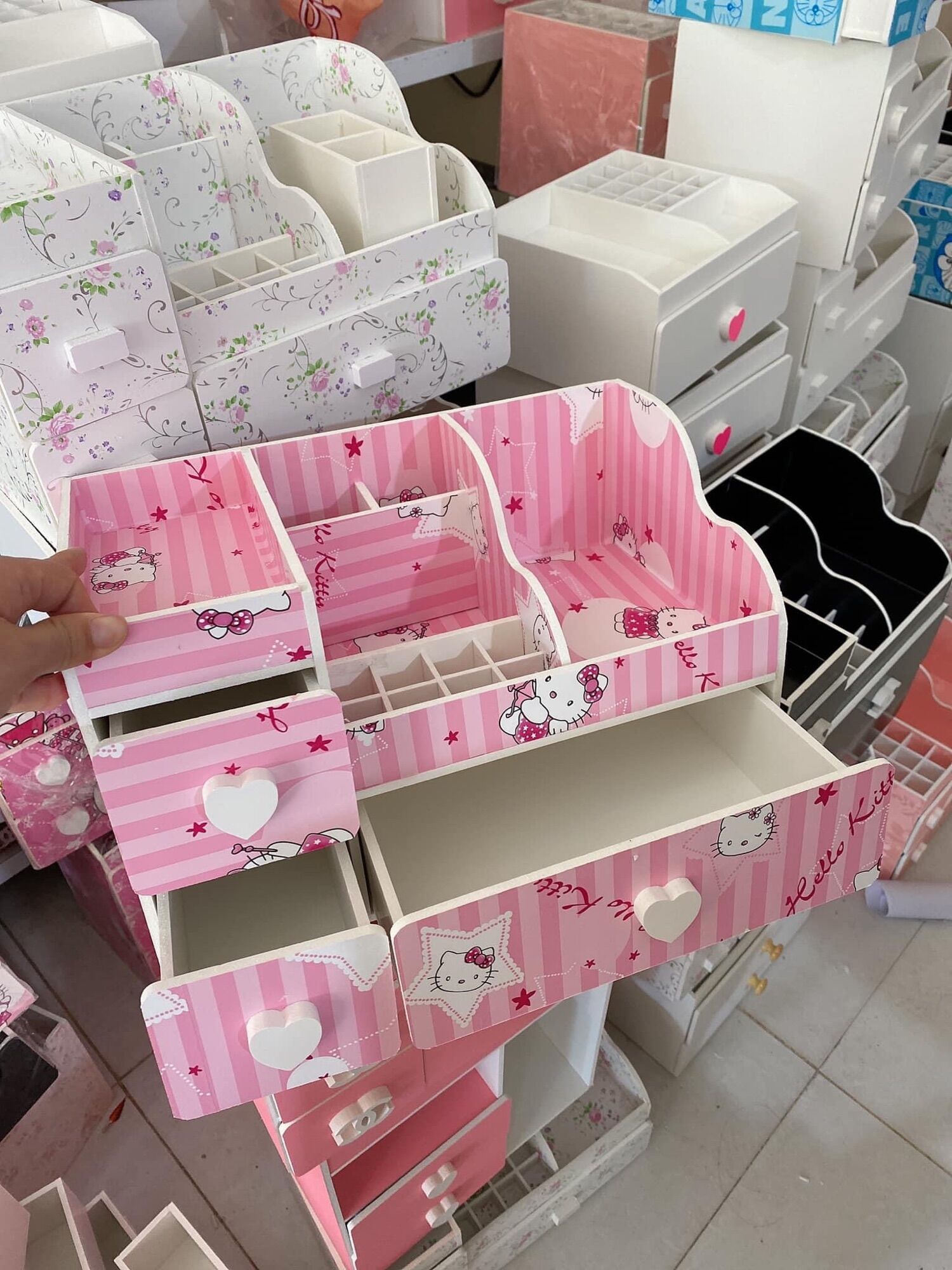 KỆ MỸ PHẨM 3 NGĂN XÉO MÈO KITTY