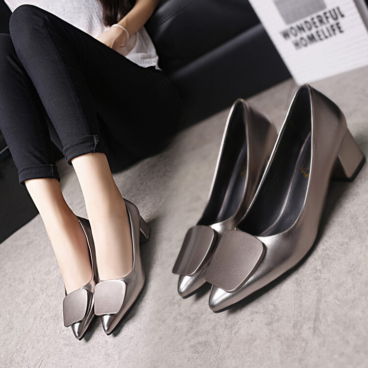 Giày một lớp nữ miệng nông mũi nhọn phong cách hàn quốc mẫu mới xuân thu giày cao gót công sở gót vuông gót cao vừa giày nữ dễ phối khuy vuông giày thuyền