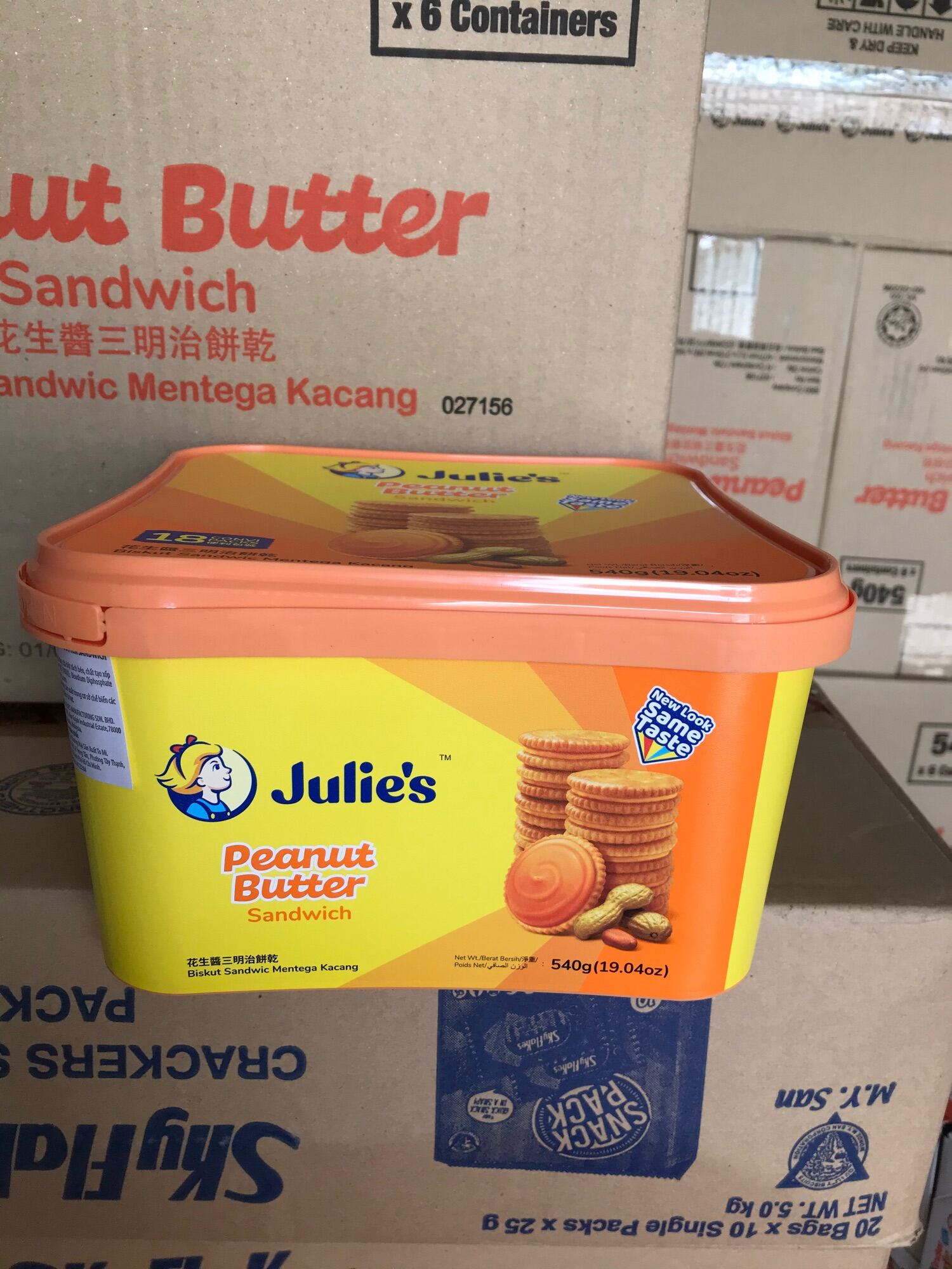Bánh quy bơ đậu phộng Julie s 540g date 6 2023