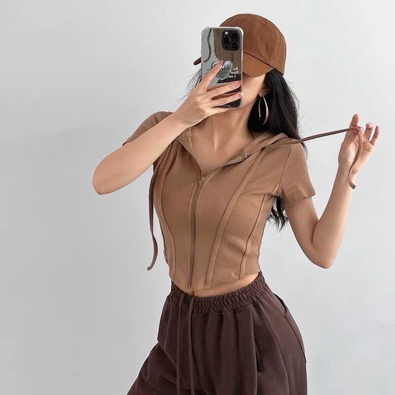 Áo croptop dây kéo có nón ngắn tay