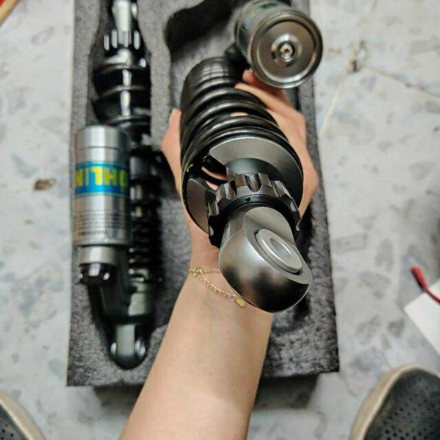 Phuộc Ohlins bình xám lò xo đen gắn Dream Wave Sirius Cup Max