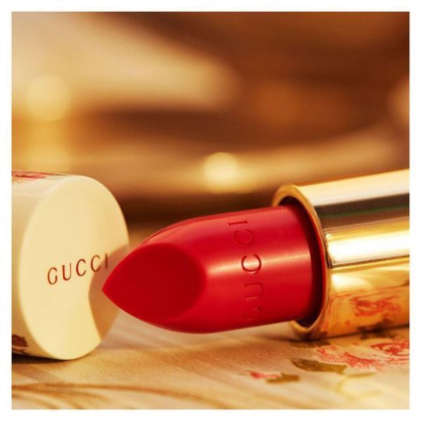Gucci 500 Odalie Red sở hữu chất son satin mềm mại, cực mướt môi