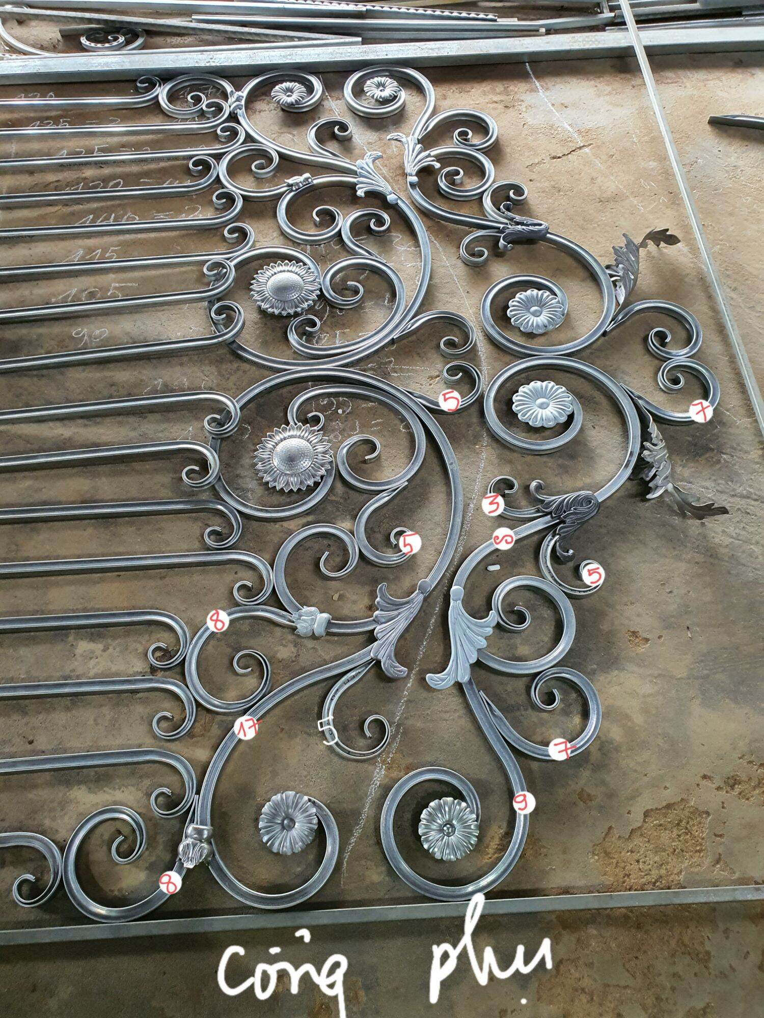 10 hoa sắt dập đường kính 12cm dày 1.2mm