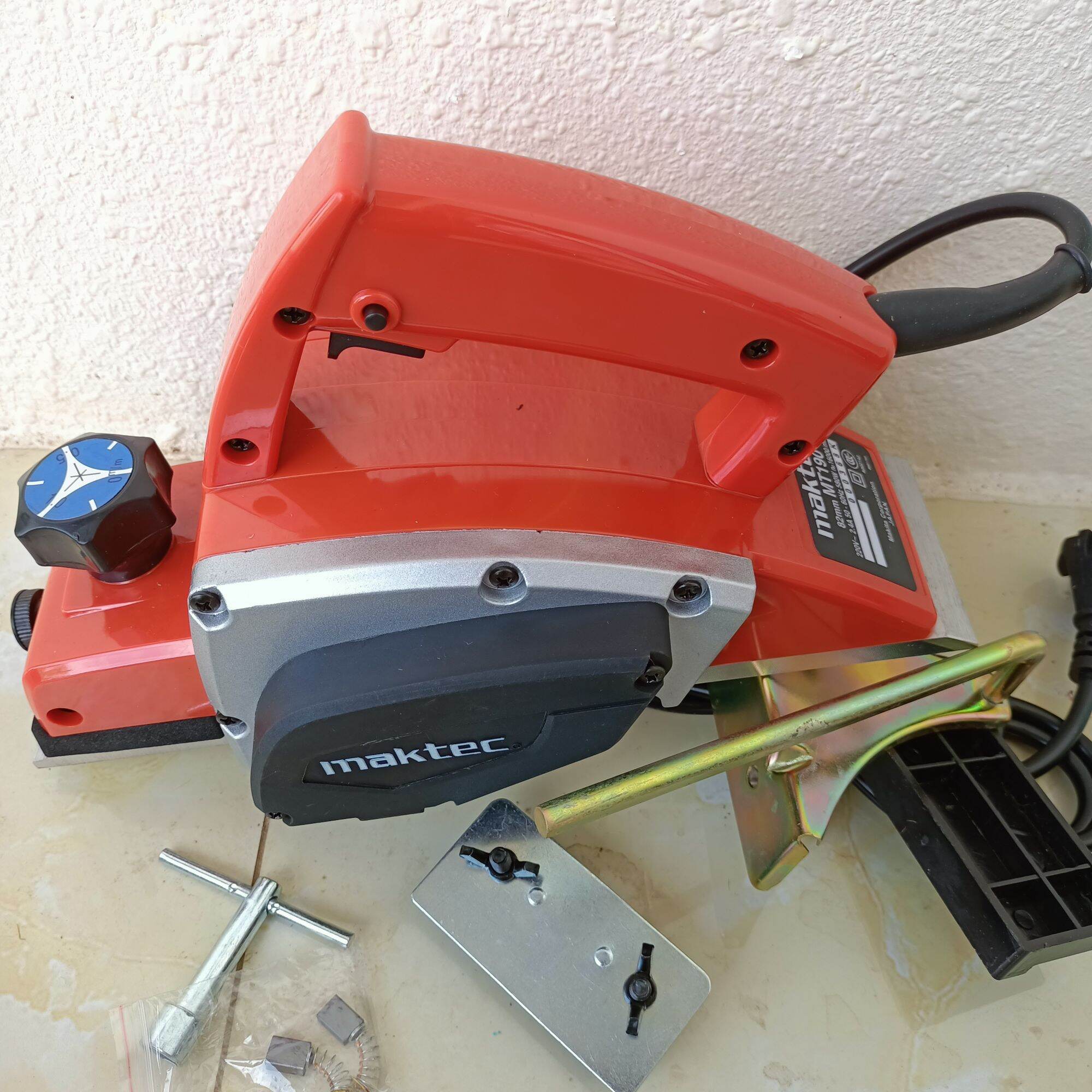 Máy bào gỗ maktec 190 công suất 580W dây đồng 100%