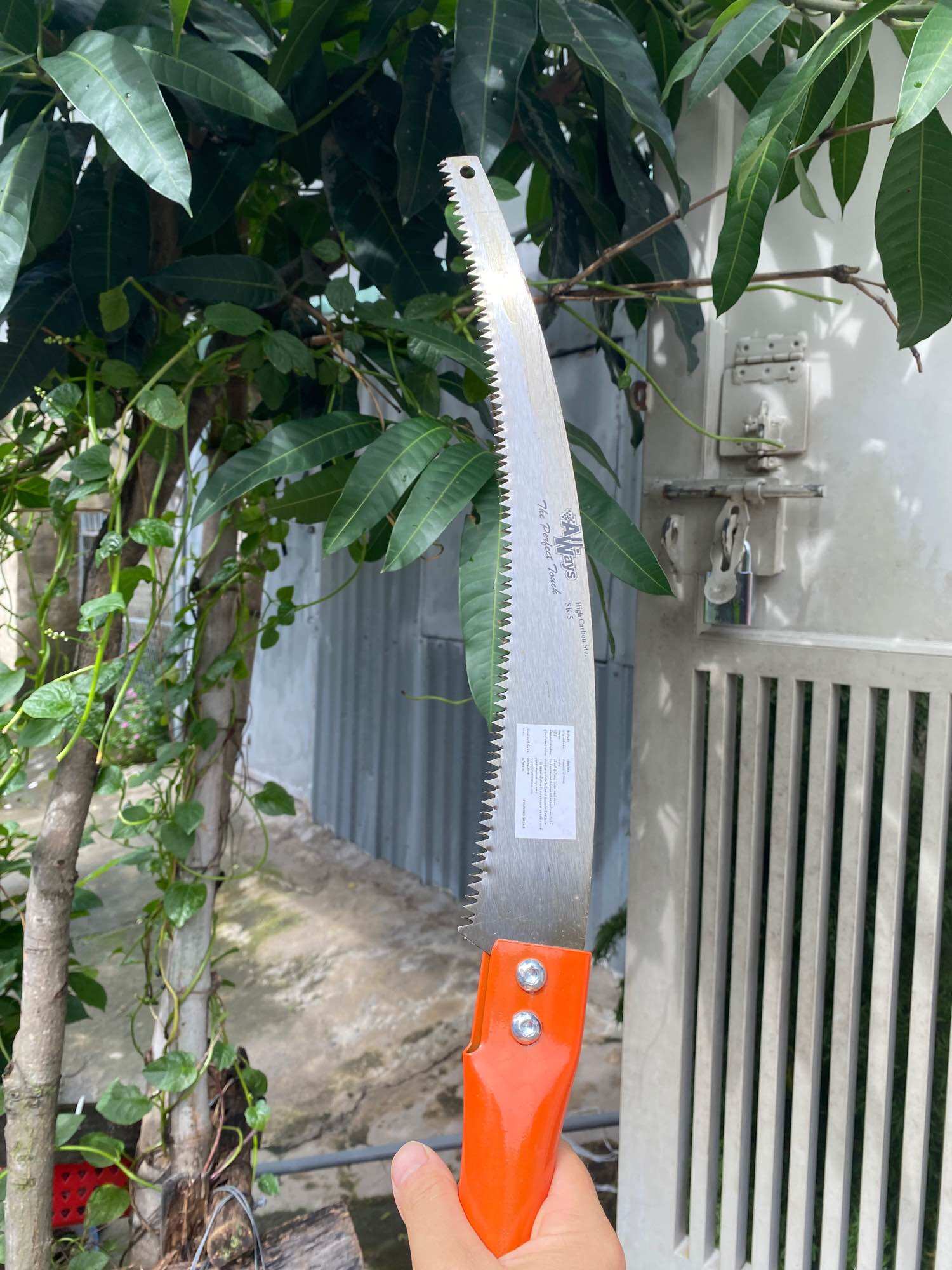 Cưa cành, cưa gỗ cầm tay lưỡi cong trợ lực siêu bén