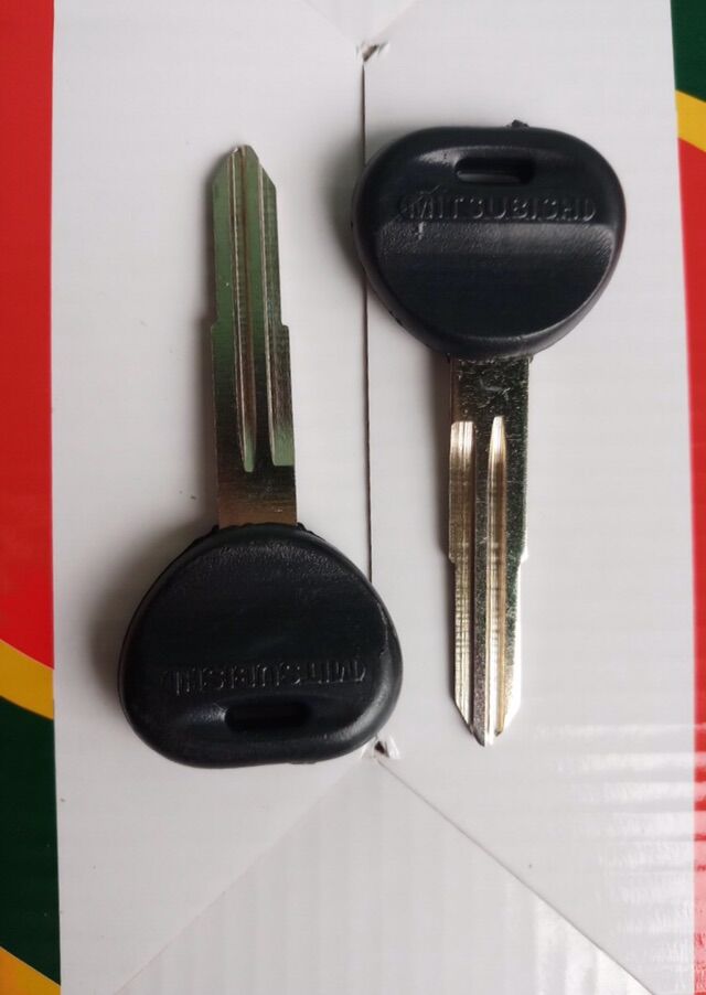 Phôi chìa khoá xe MITSUBISHI rảnh phải ( combo 2 chìa )