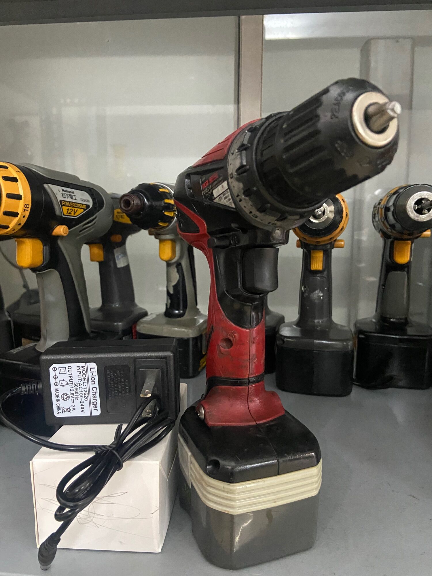 Combo máy khoan vít RYOBI - chính hãng nội địa NHẬT ( 1 thân máy + 1 pin đóng mới 6cell 12v + 1 sạc adapter 220v ) 0971727074