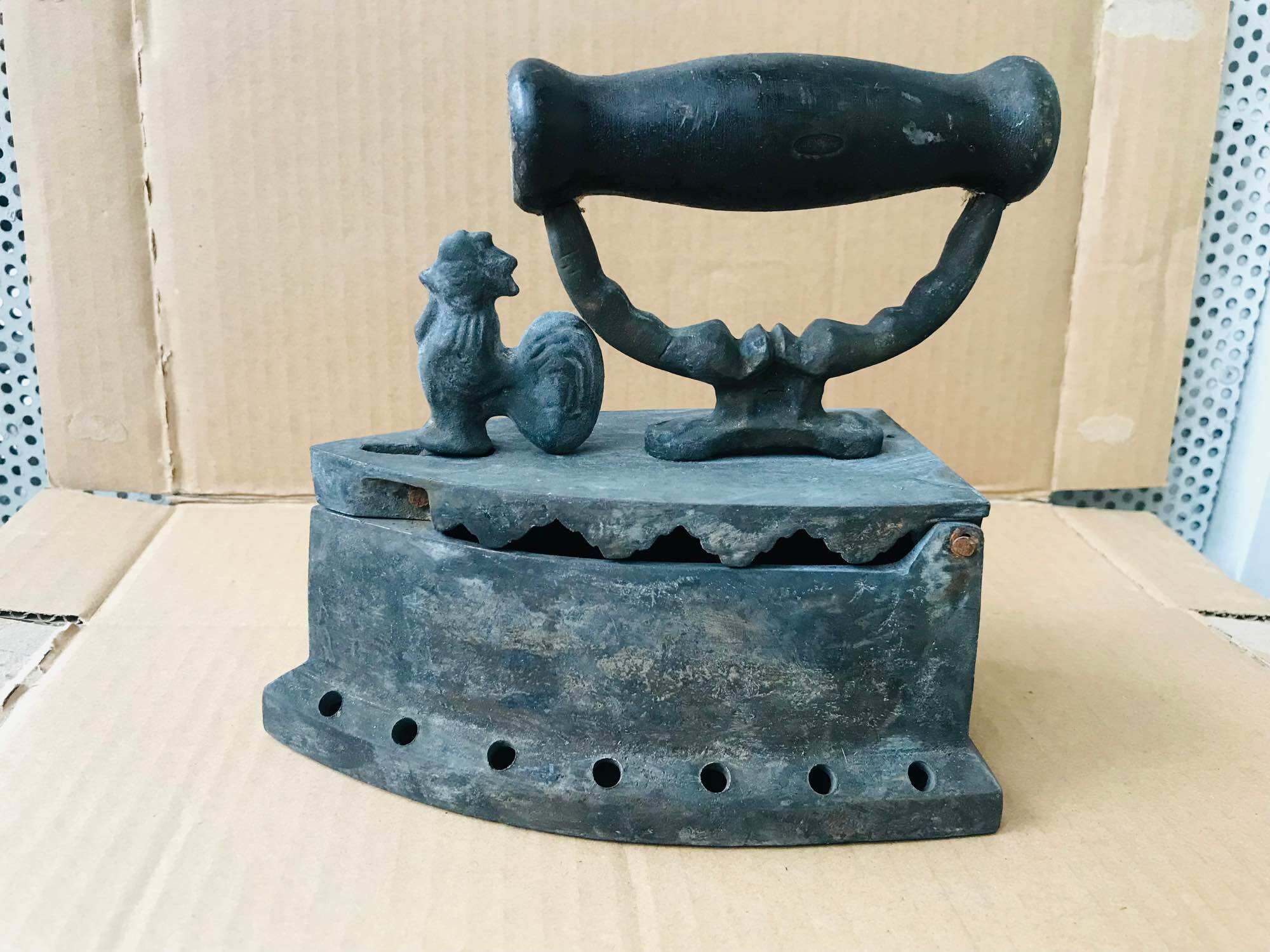 BÀN ỦI CON GÀ XƯA CŨ_SHOPDODONGTIENPHAN