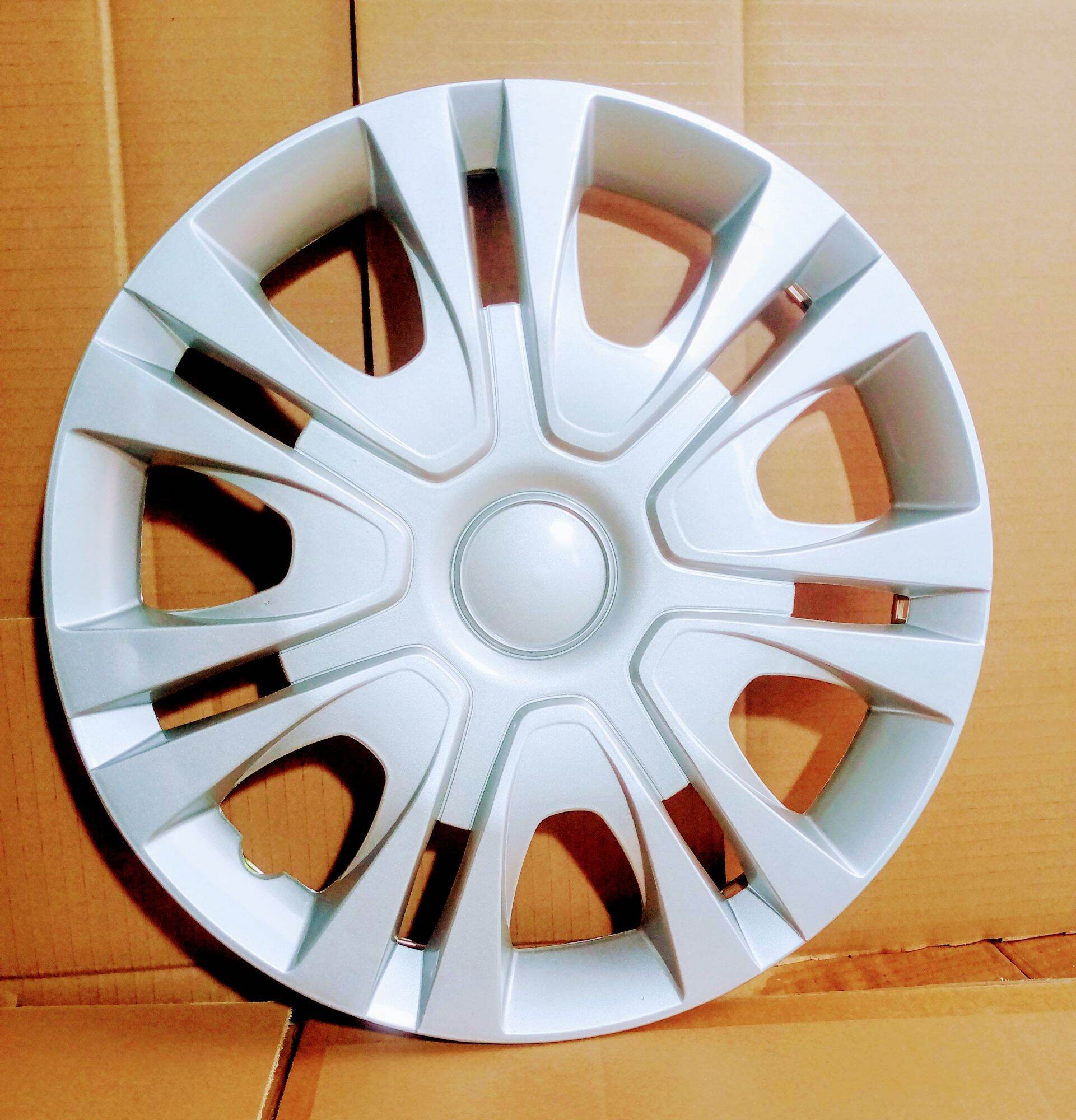 1 chiếc ốp lazang ô tô R13