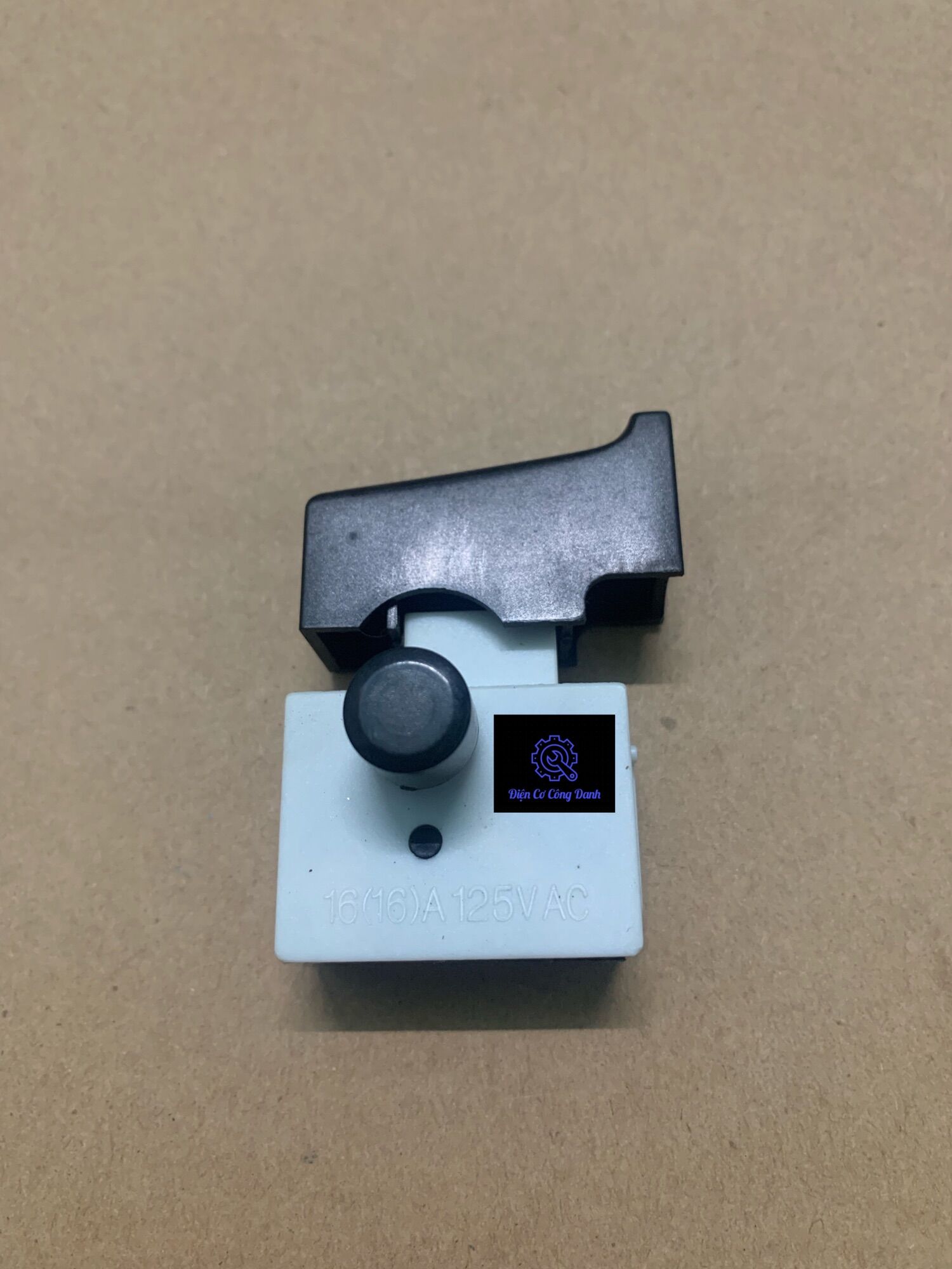 Công tắc máy mài góc cầm tay crown 3002 13288