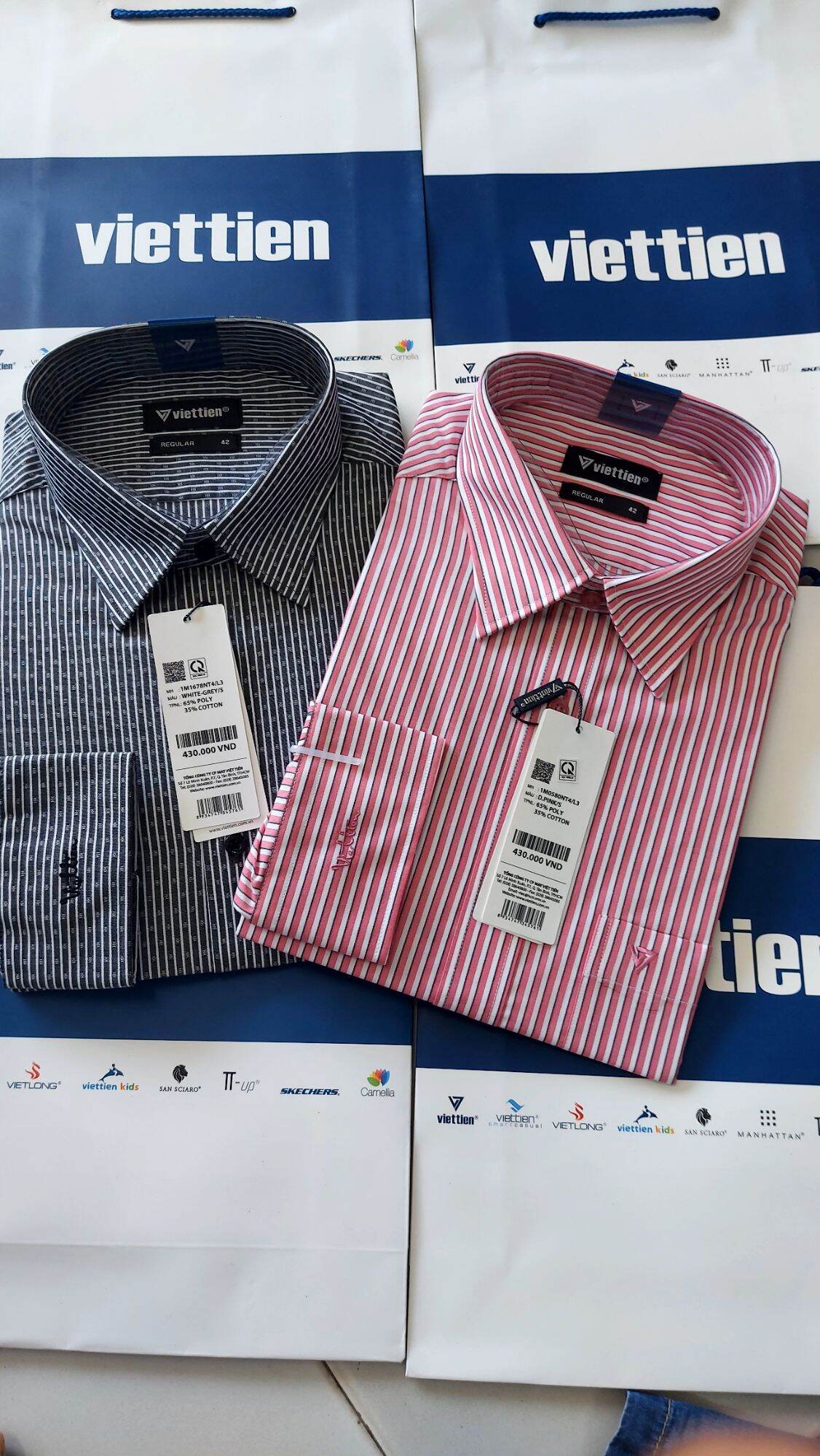 Xả comboo 2 áo việt tiến dài tay size l42 dáng xuông giá treo 430k
