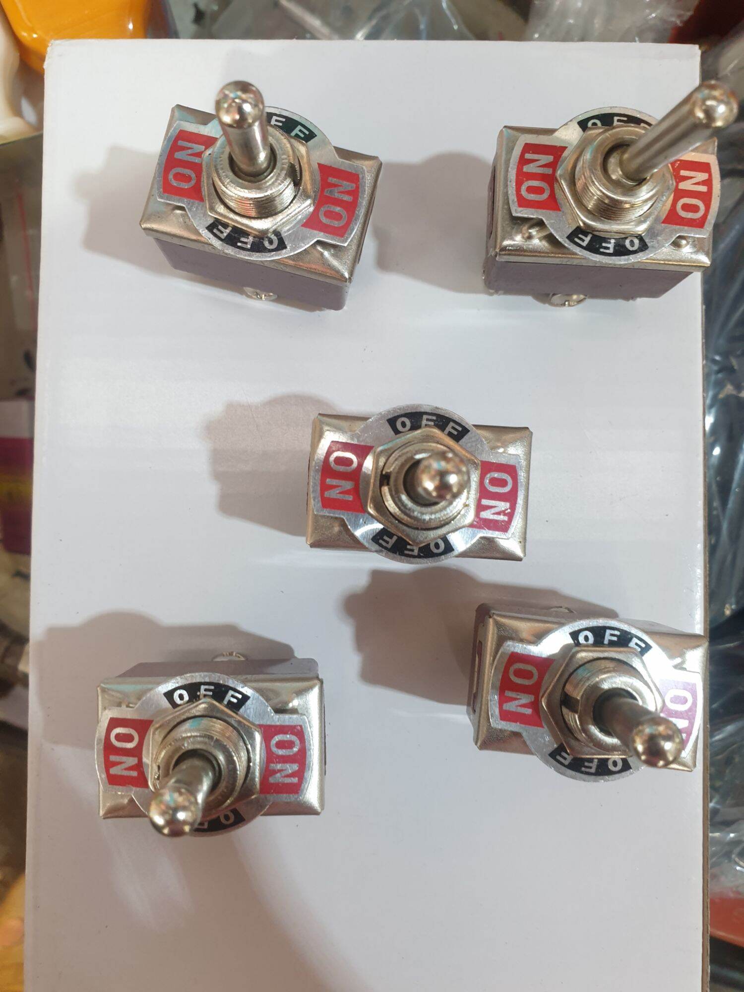 5 cái công tắc 6 chân nâu