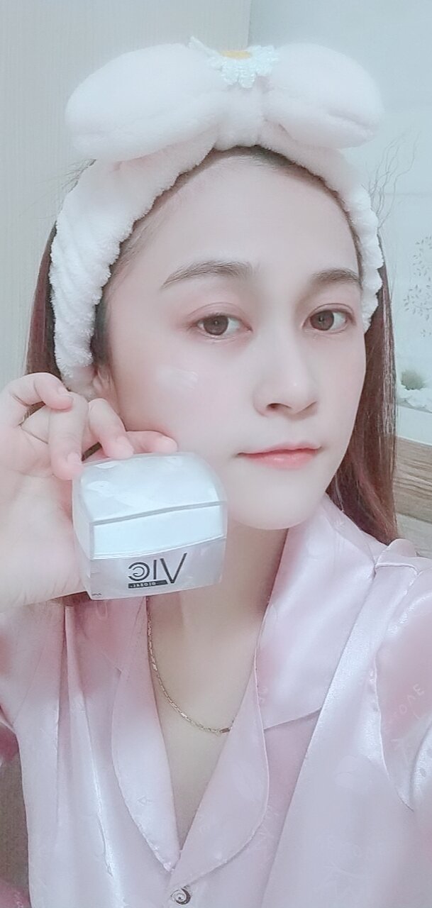 Kem face Vic dưỡng trắng da mờ thâm