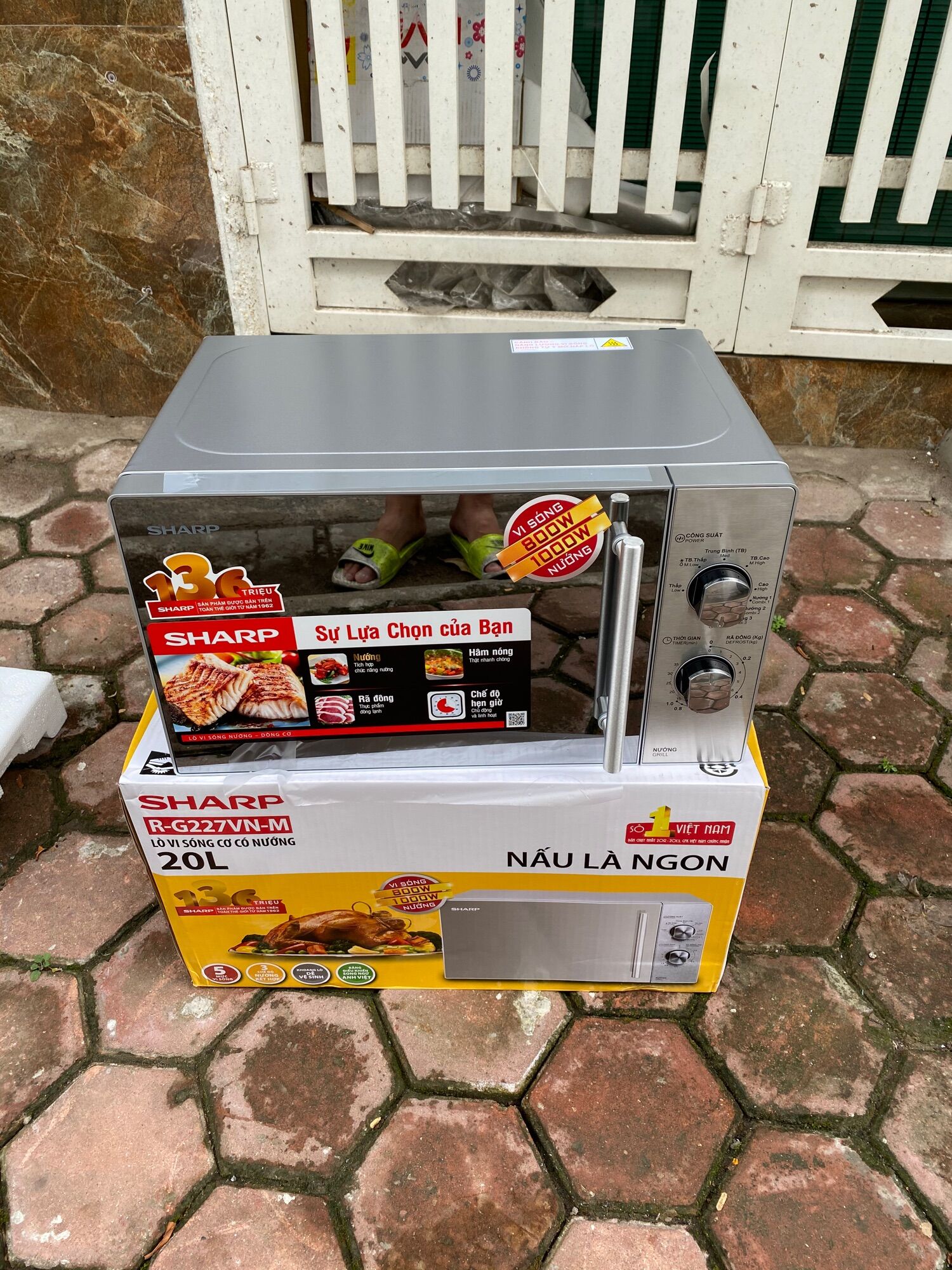 Lò Vi Sóng Cơ Có Nướng Sharp R-G227Vn-M 20 Lít