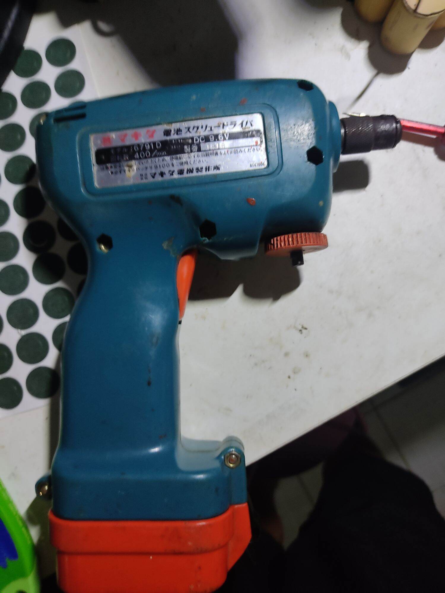 vít makita 9.6v bãi. thân máy vỏ pin