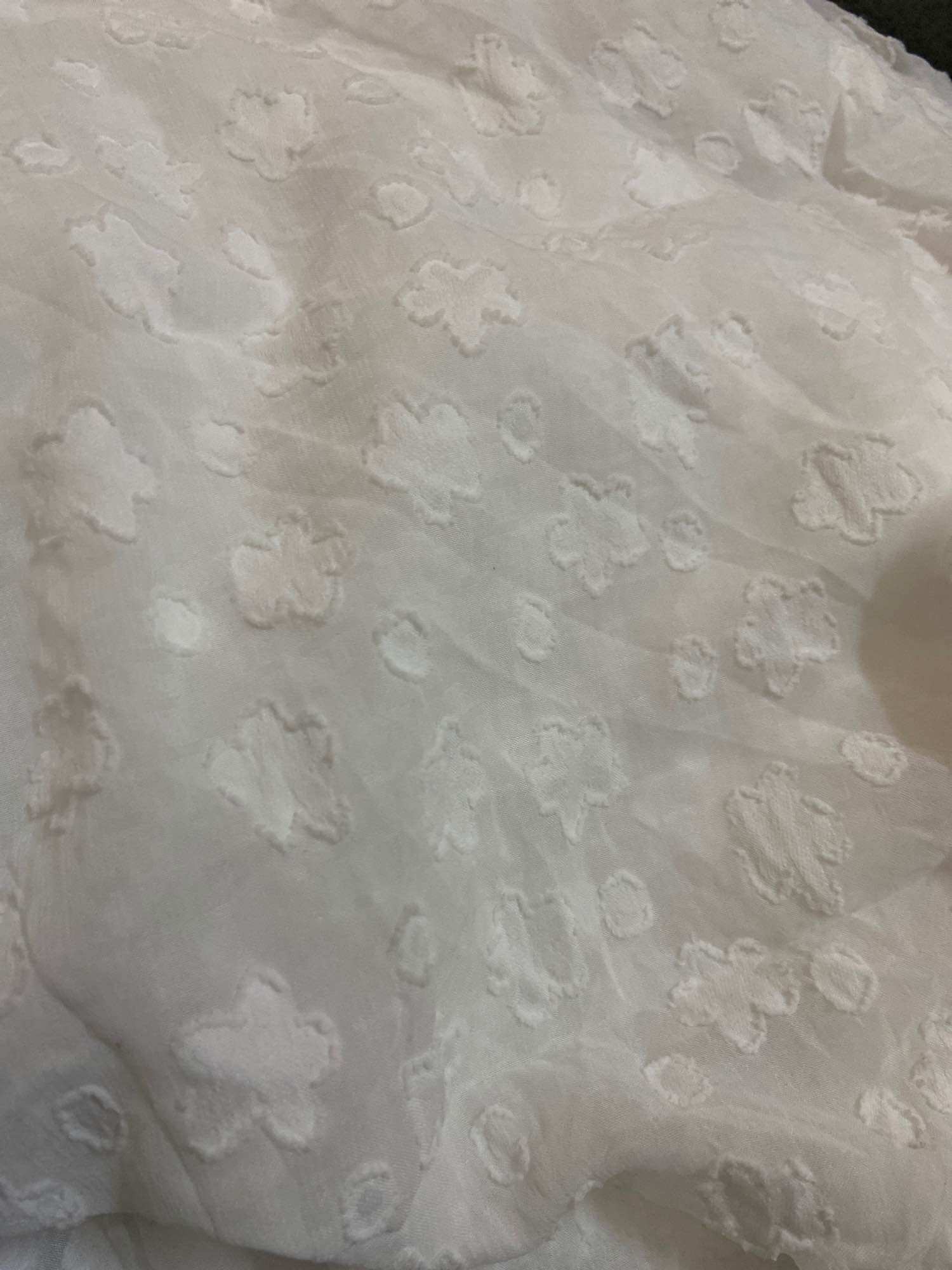 1m7 x 1m4 vải von thêu nổi may áo váy đầm