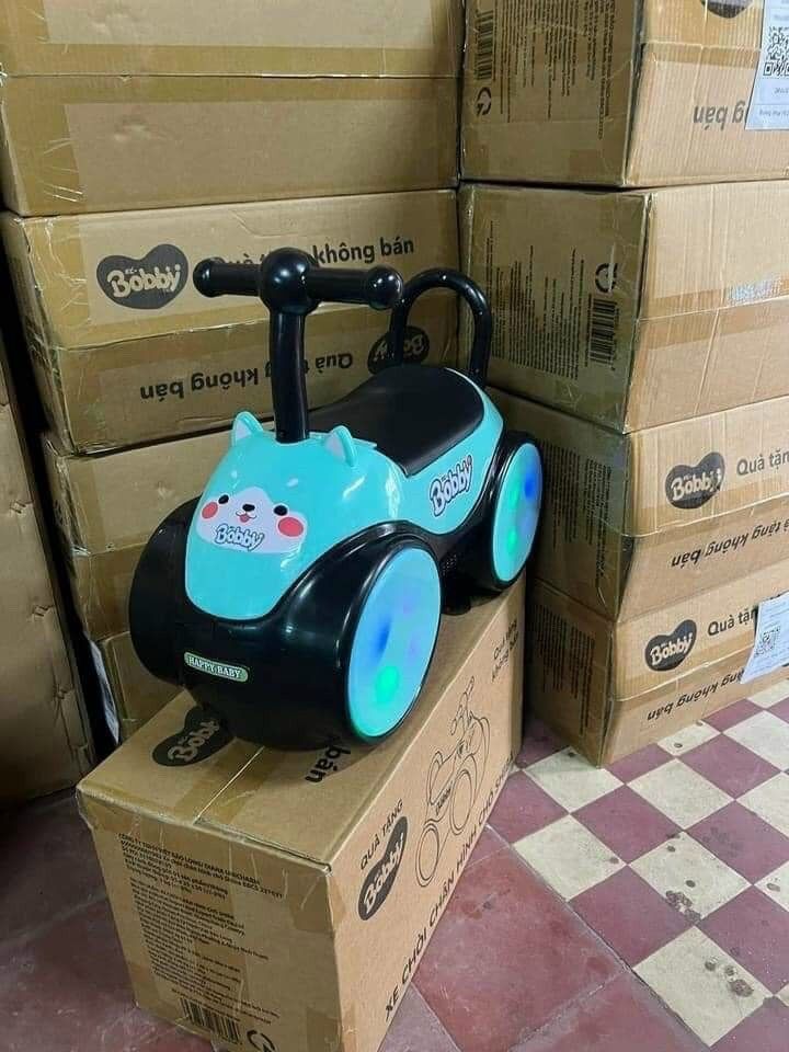 Xe chòi chân hàng km Bobby