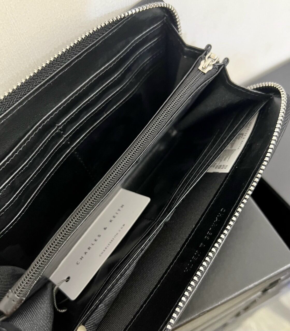 CHARLES & KEITH
Zip- 
CK6-10770552-1