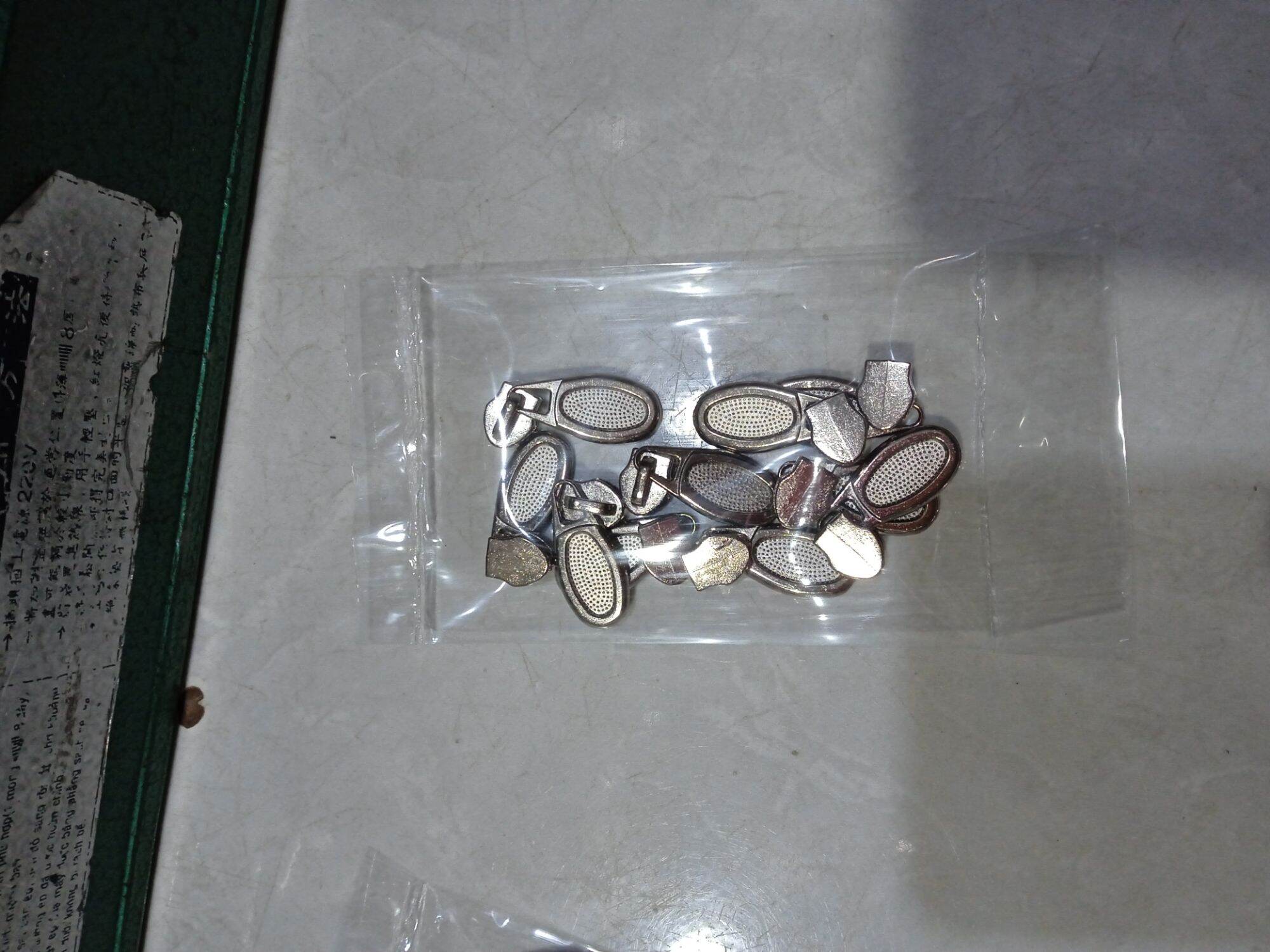 Khoá kéo số 5 răng cước,giá bán 1 gói 25000,10 khoá