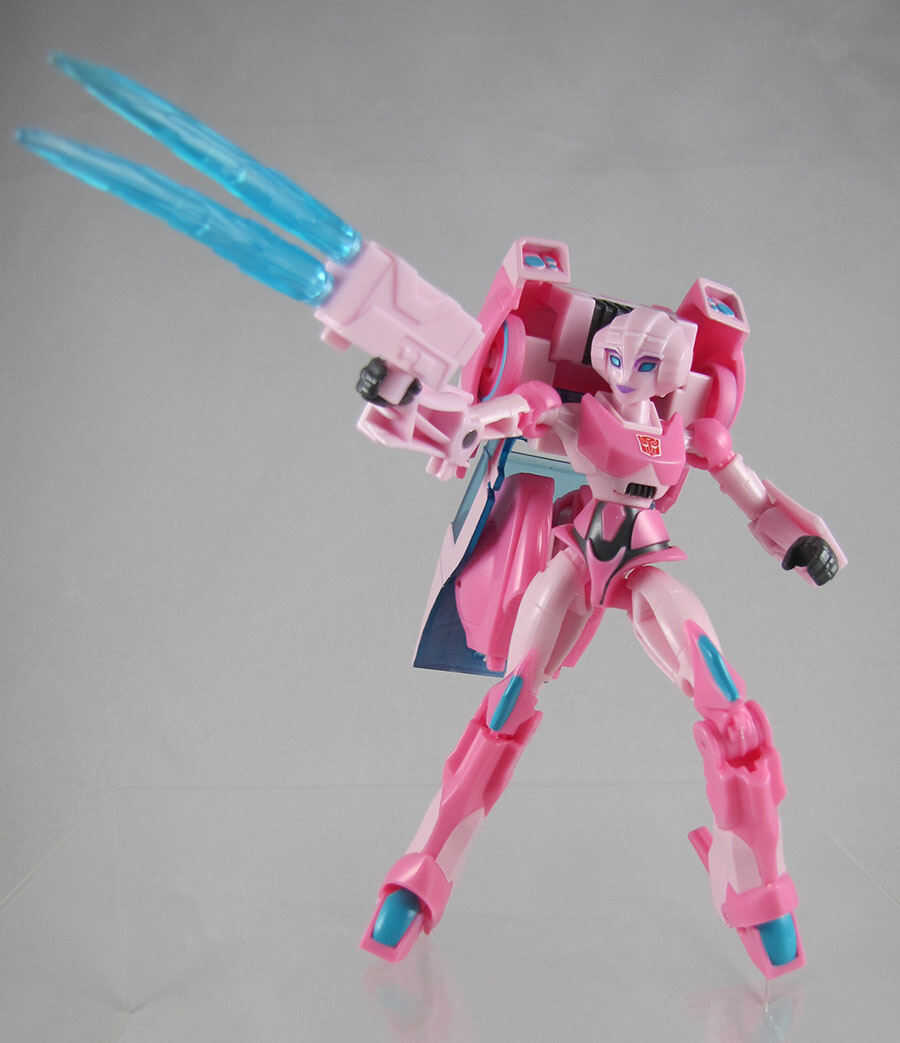 Mô hình Transformer Arcee full box chuyển đổi robot sang ô tô