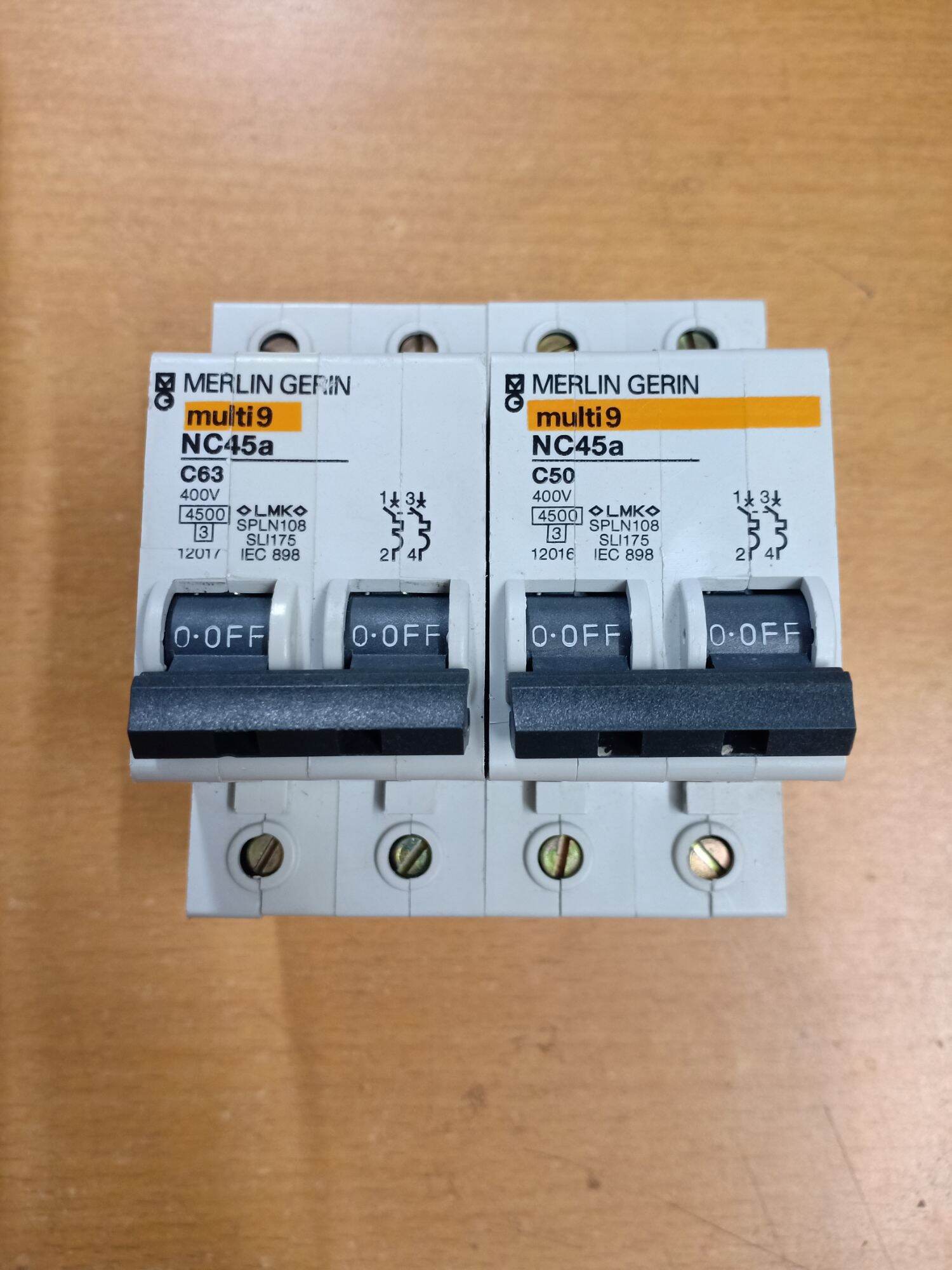 Át-attomat chống chập,quá tải 2 pha 50A Schneider-multi9