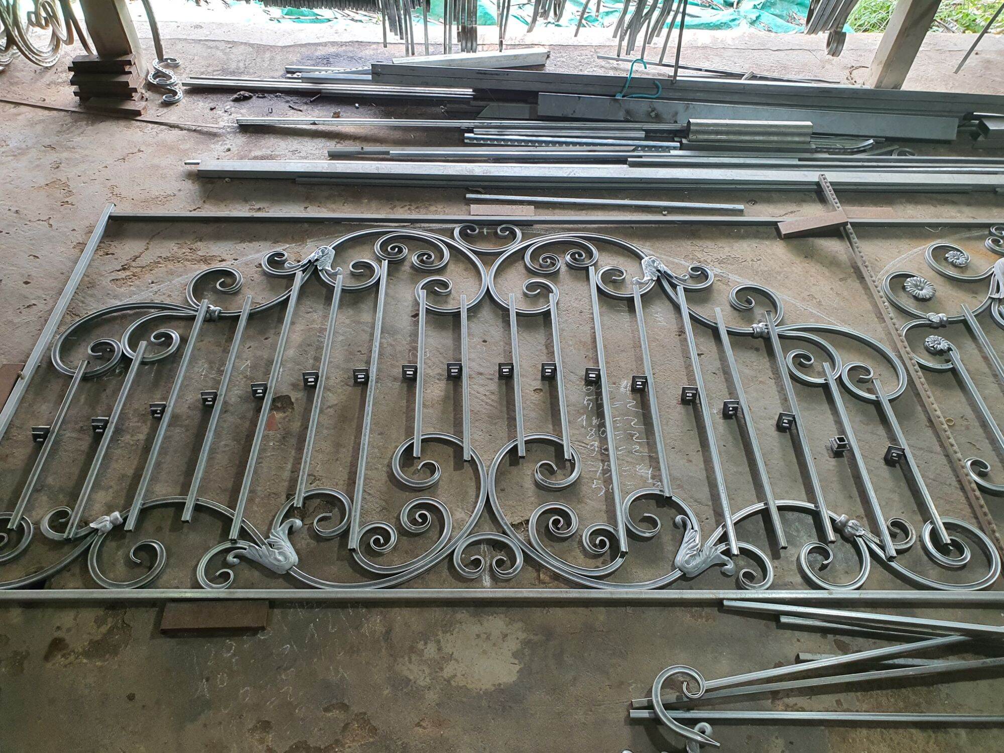 10 đôi Hoa lá sắt dập trang trí sắt mỹ thuật