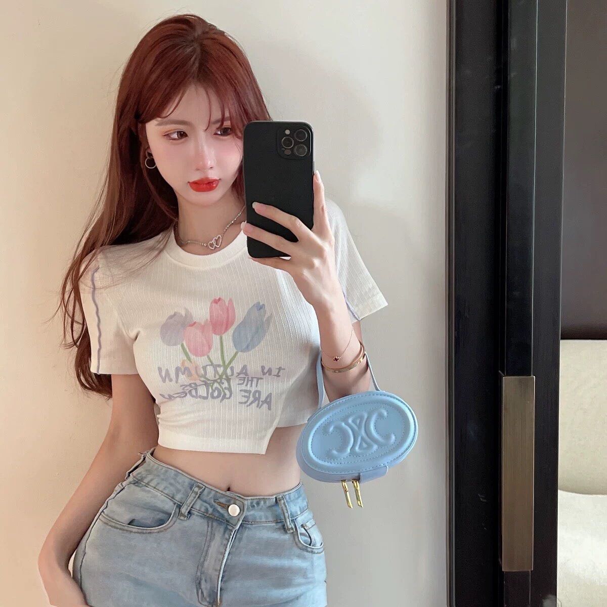 Áo croptop phối vạt kèm 3 hoa tulip