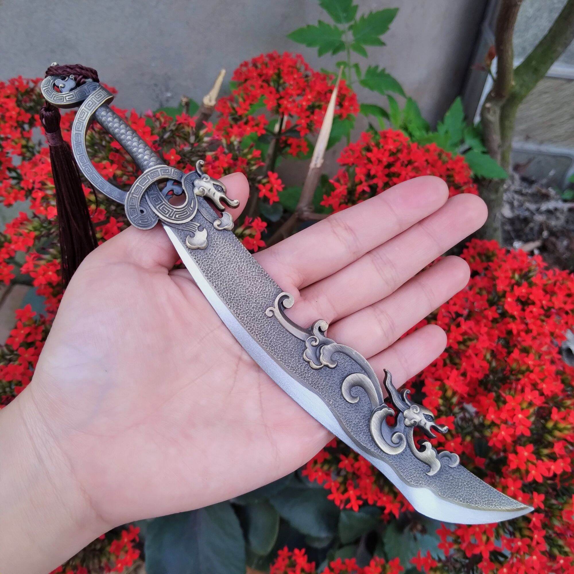 Mô hình đồ long đao 22cm.