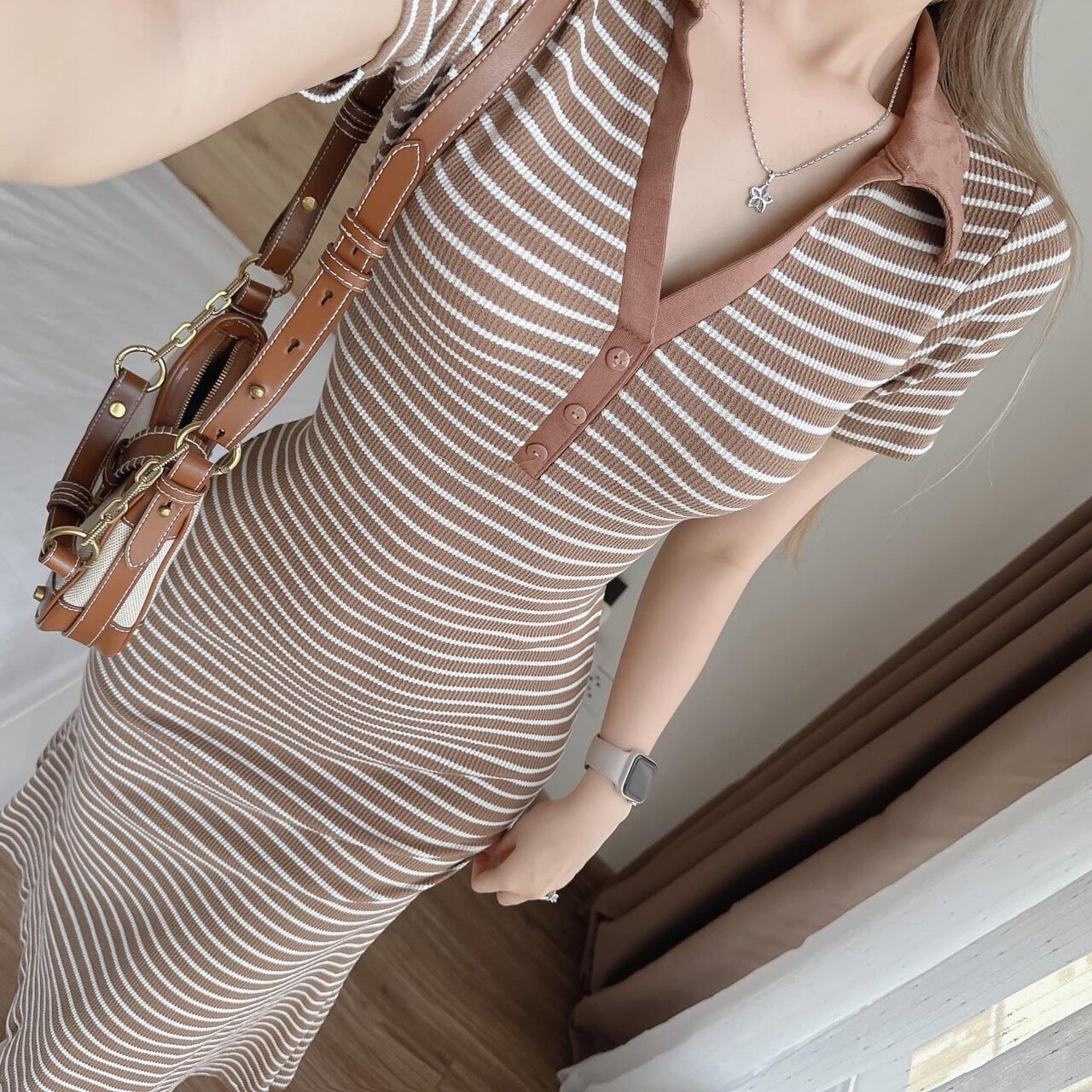 Đầm cổ trụ sọc đuôi cá BG