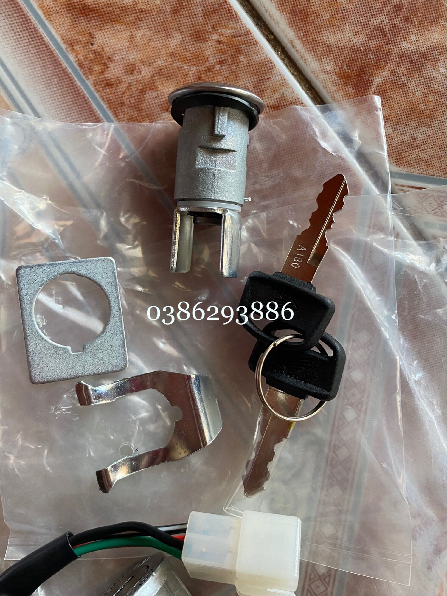 Bộ khoá dream 2 cạnh kèm khoá yên