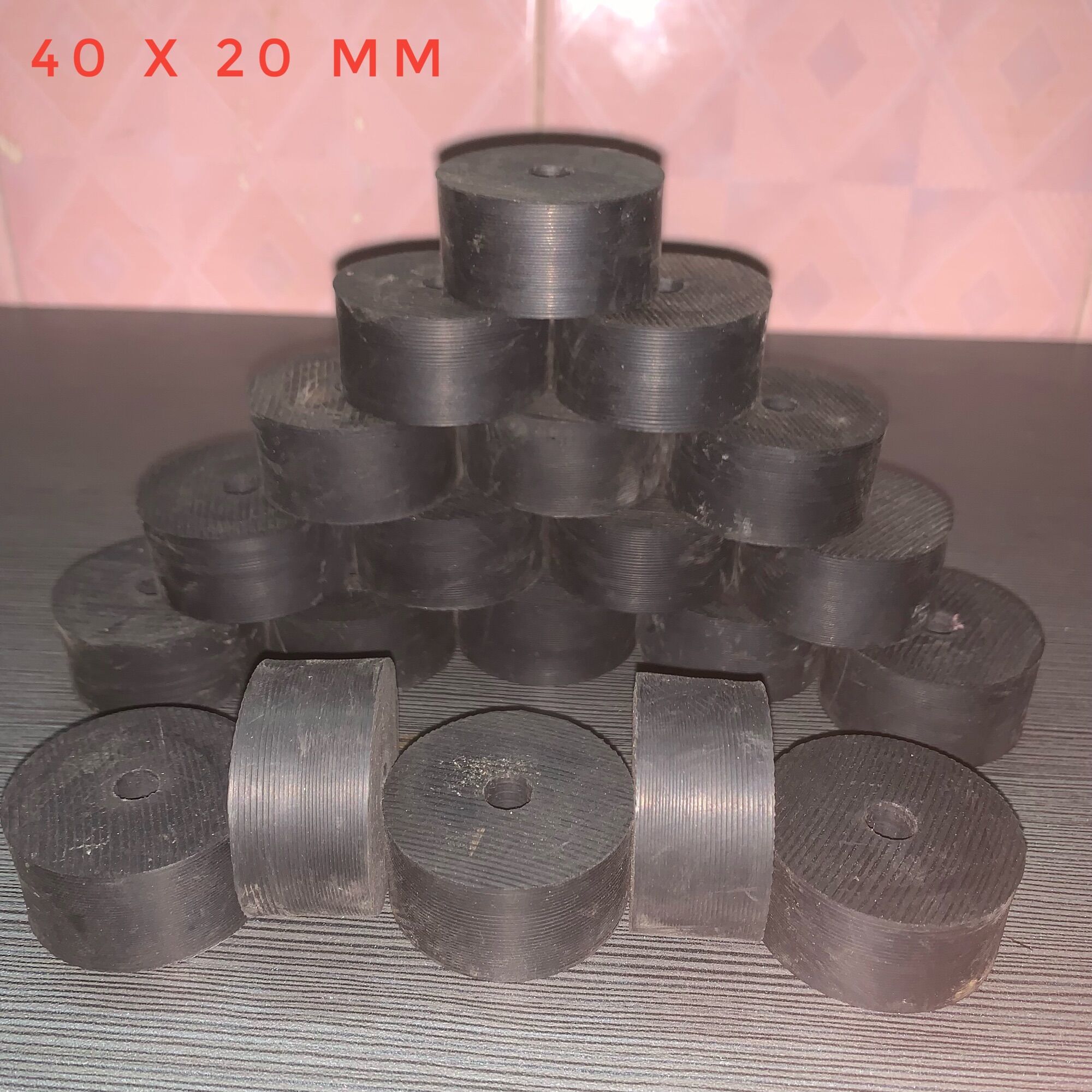 4 Cục cao su chống rung, Cao su chống rung, Cao su kê chân máy phi 40 cao 20