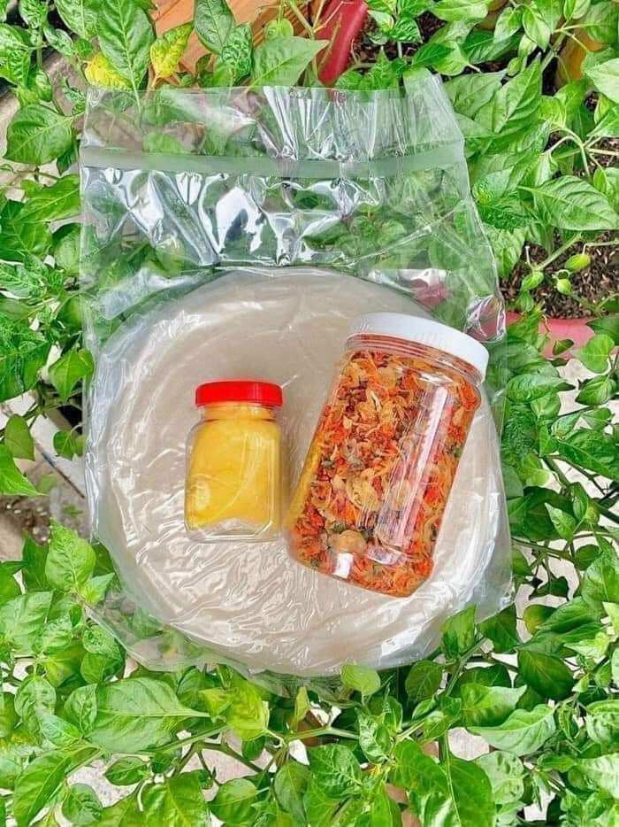 Bánh tráng phơi sương + muối ruốc phí hành