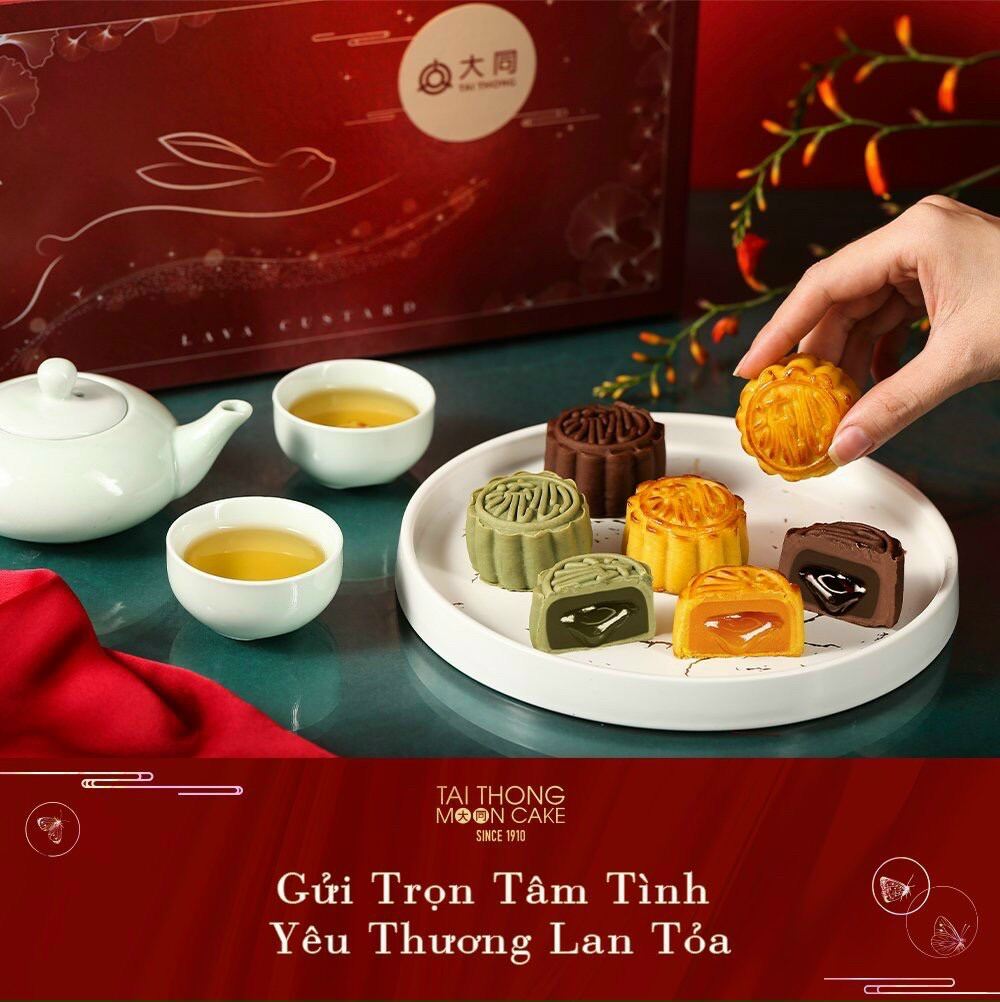 B&AacuteNH TRUNG THU LARVA TAN CHẢY TAI THONG MOONCAKE.