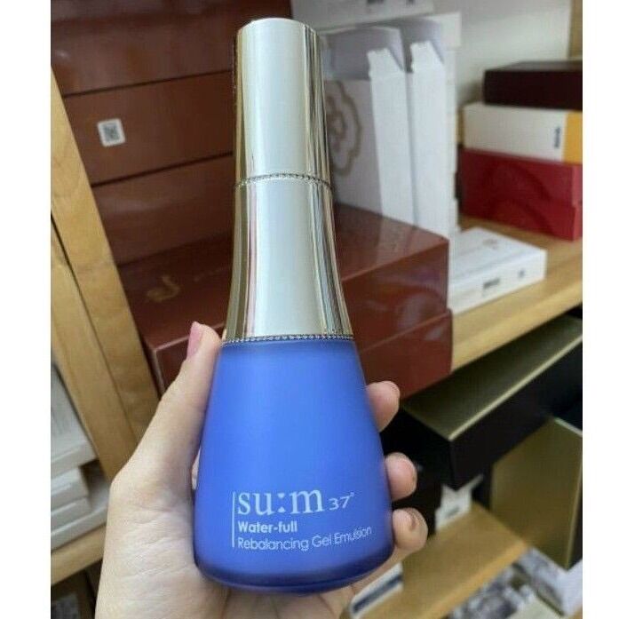 Chai sữa dưỡng Sum 37 xanh full size tách set