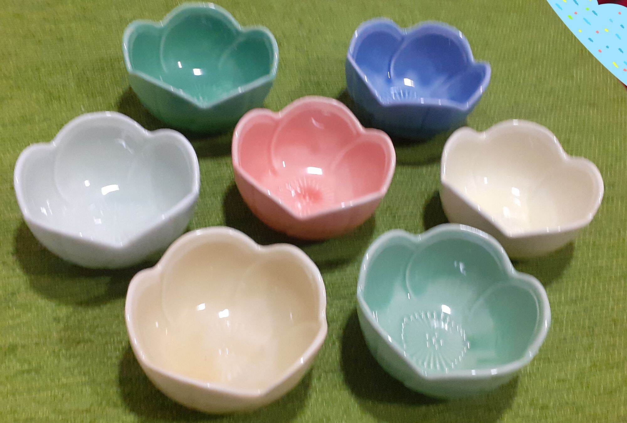 Chén gốm sứ nhỏ hình hoa 7,5cm x 4cm