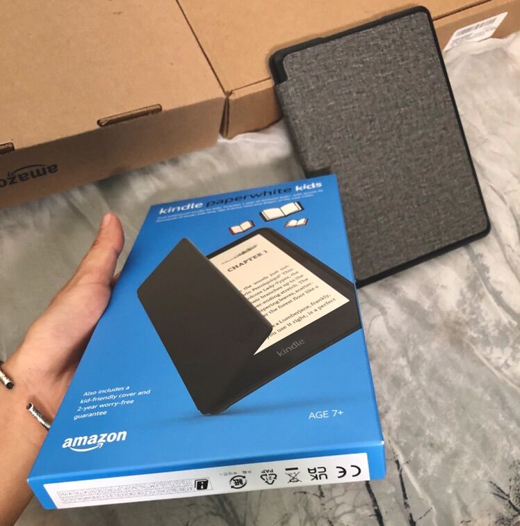 Máy đọc sach Kindle paperwhite5 Kids - 16G (kèm cover chính hãng)