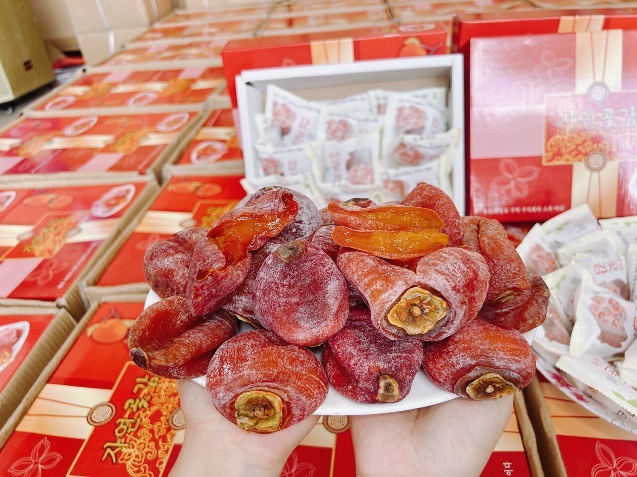 Hồng treo gió đồ ăn vặt