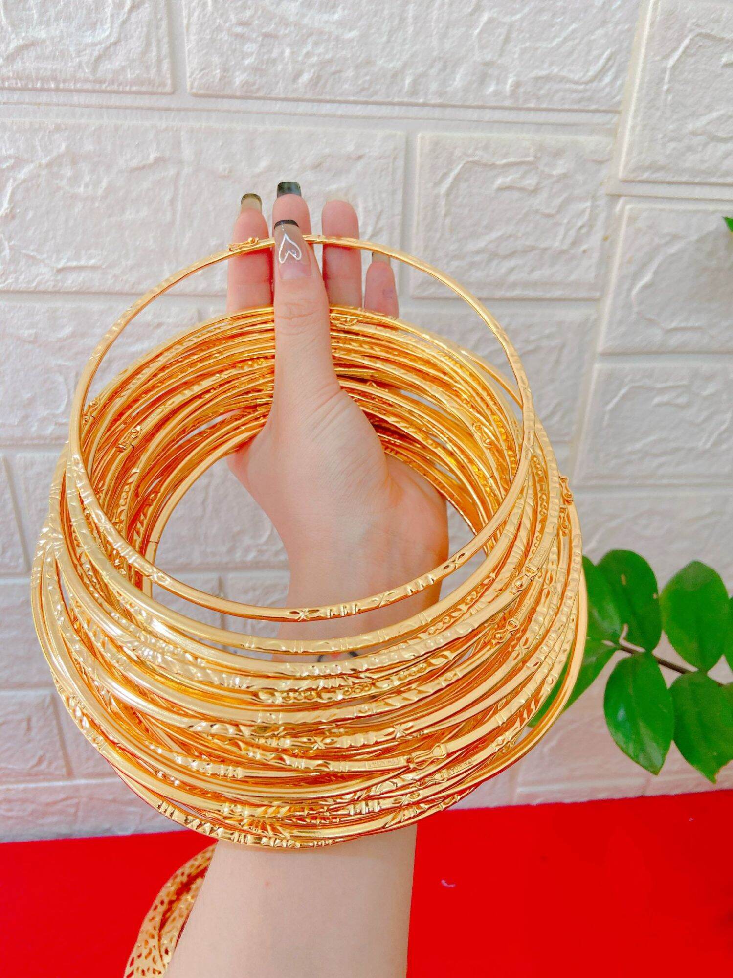 Kiềng nữ vàng tây non tuổi rẻ, đẹp, bền.