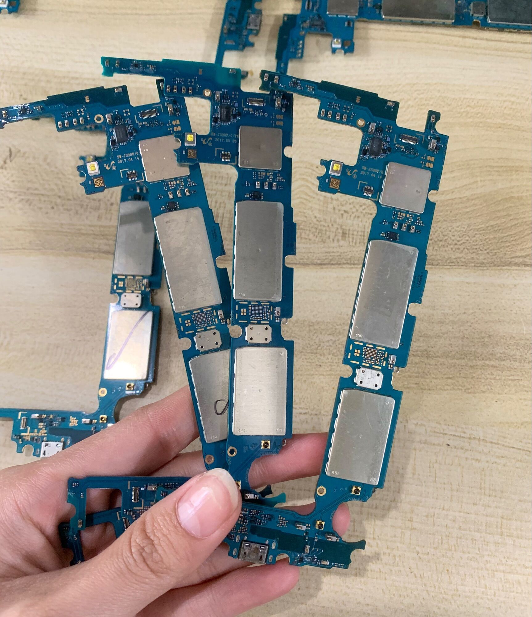 Main samsung j3 pro j330 zin full hàng cao cấp.