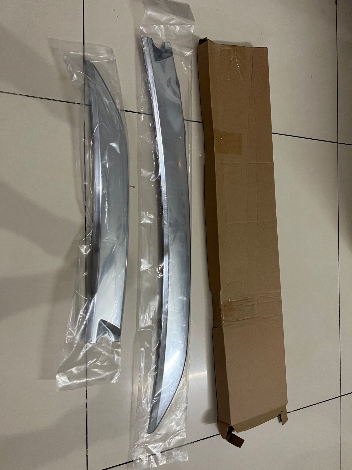 [HCM]Ốp cốp cửa sau mạ Chrome Toyota Rush