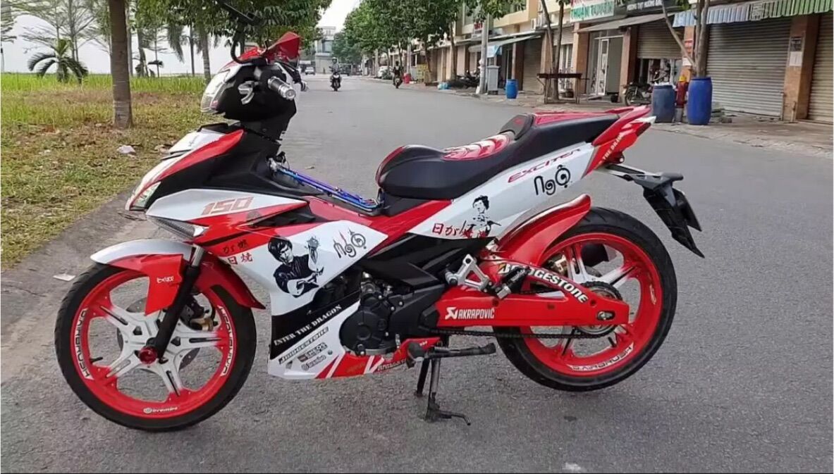 Ốp mâm xe exciter 150 màu đỏ trắng