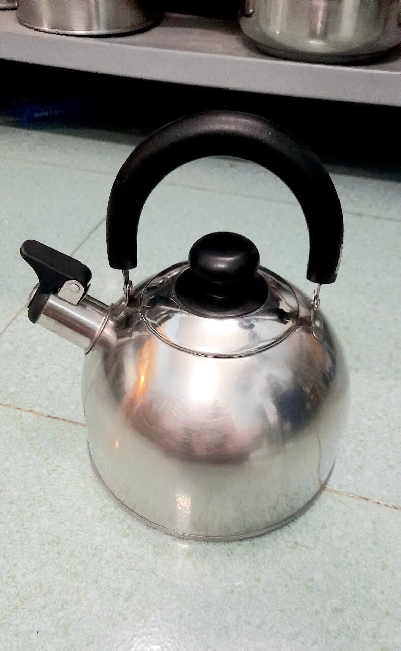Ấm inox nội địa Nhật có còi hú nước sôi 2.5l, đun dc bếp từ