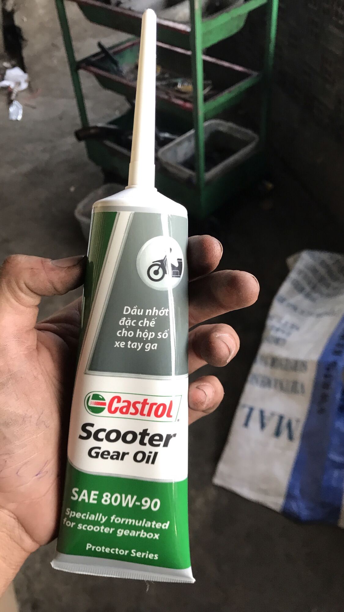 Nhớt hộp số castrol 120 mL
