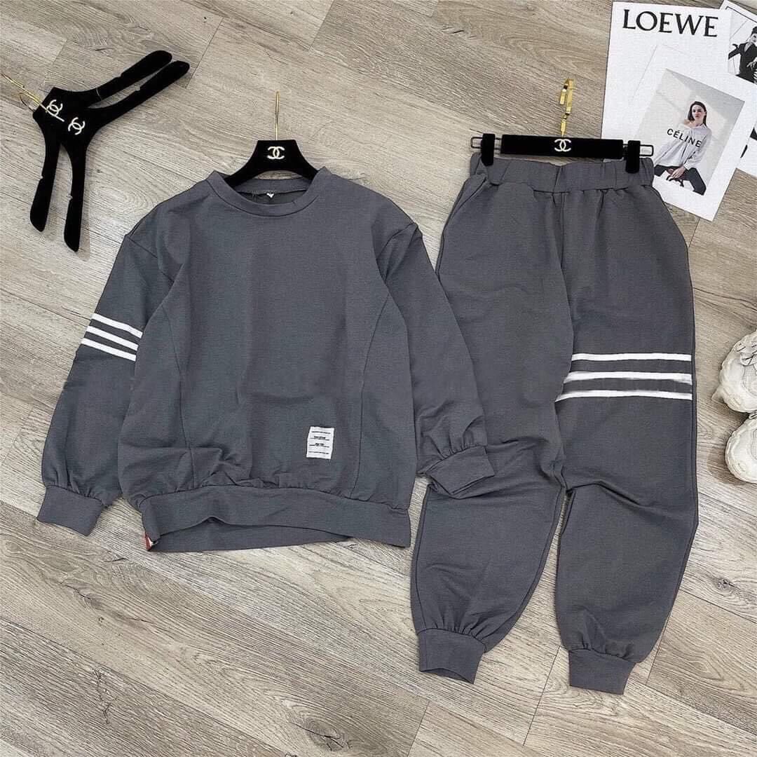 Sét thom cổ tròn gồm áo sweater và quần bom