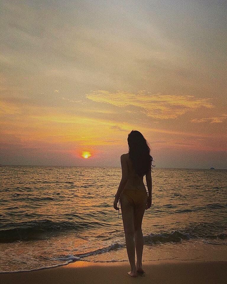 Set bikini tam giác vàng mustard